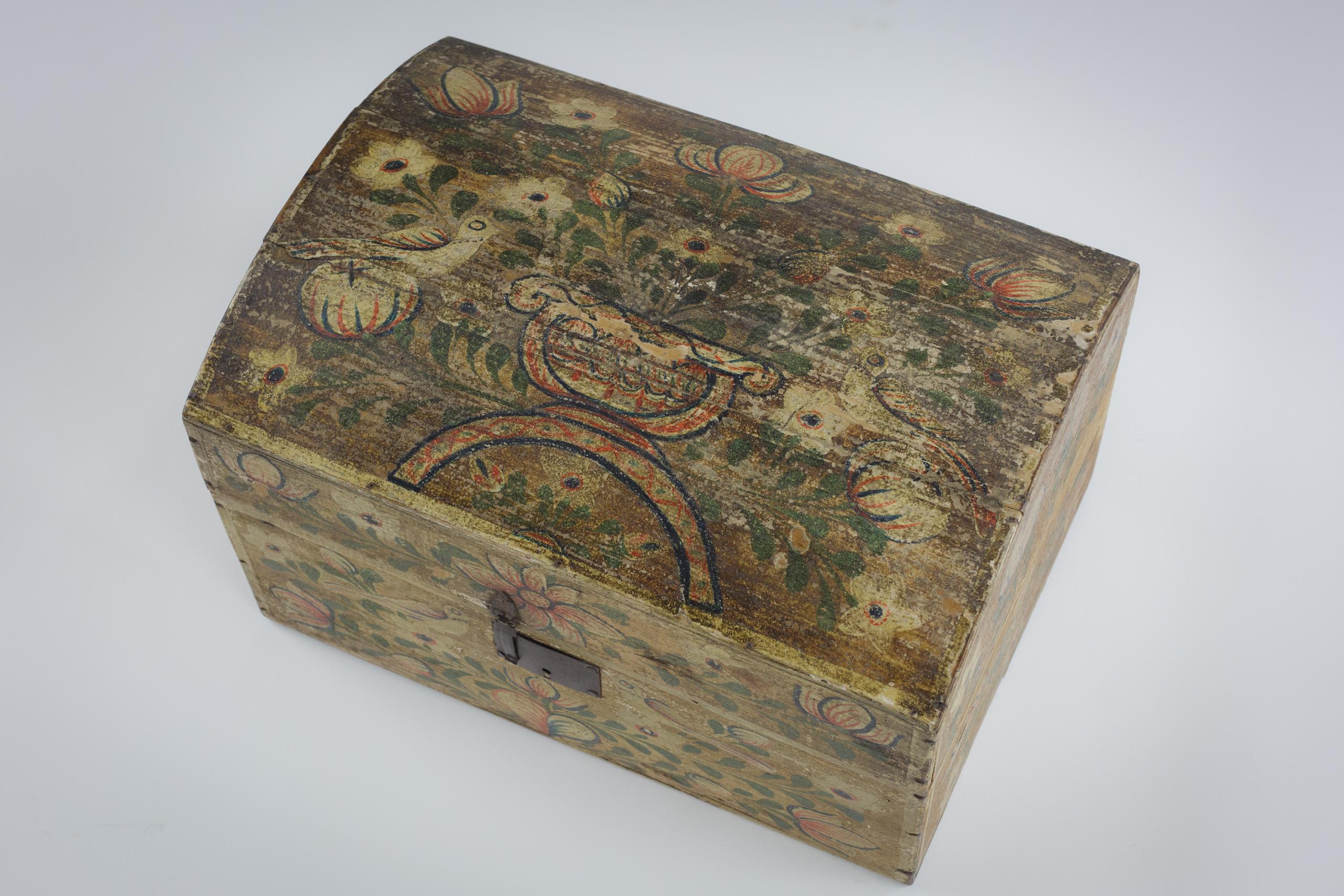 Large Late 19th Century Normandy Marriage Chest In Fair Condition For Sale In Pease pottage, West Sussex