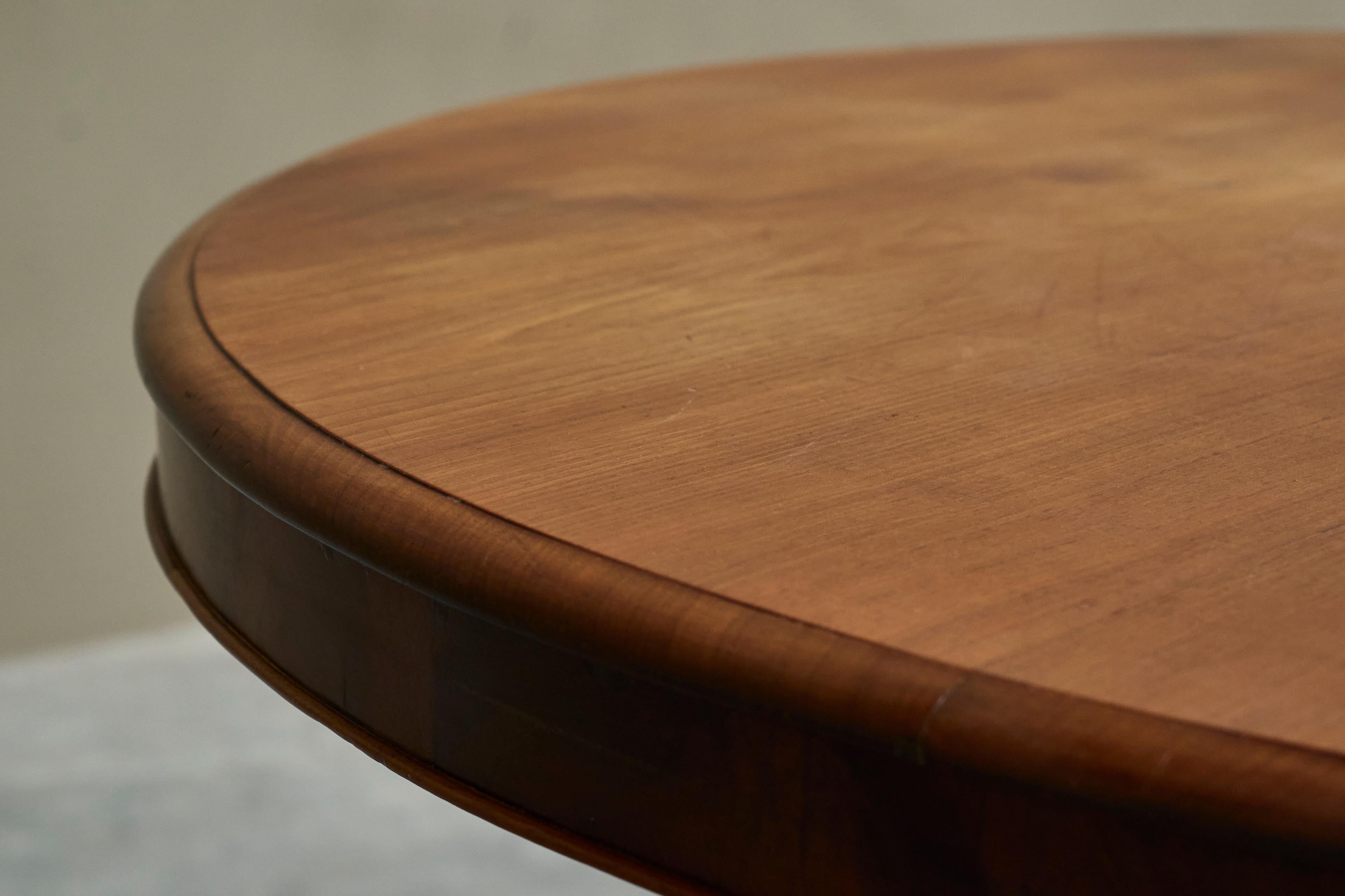 Grand guéridon de la fin du XIXe siècle en bois et laiton patiné en vente 7