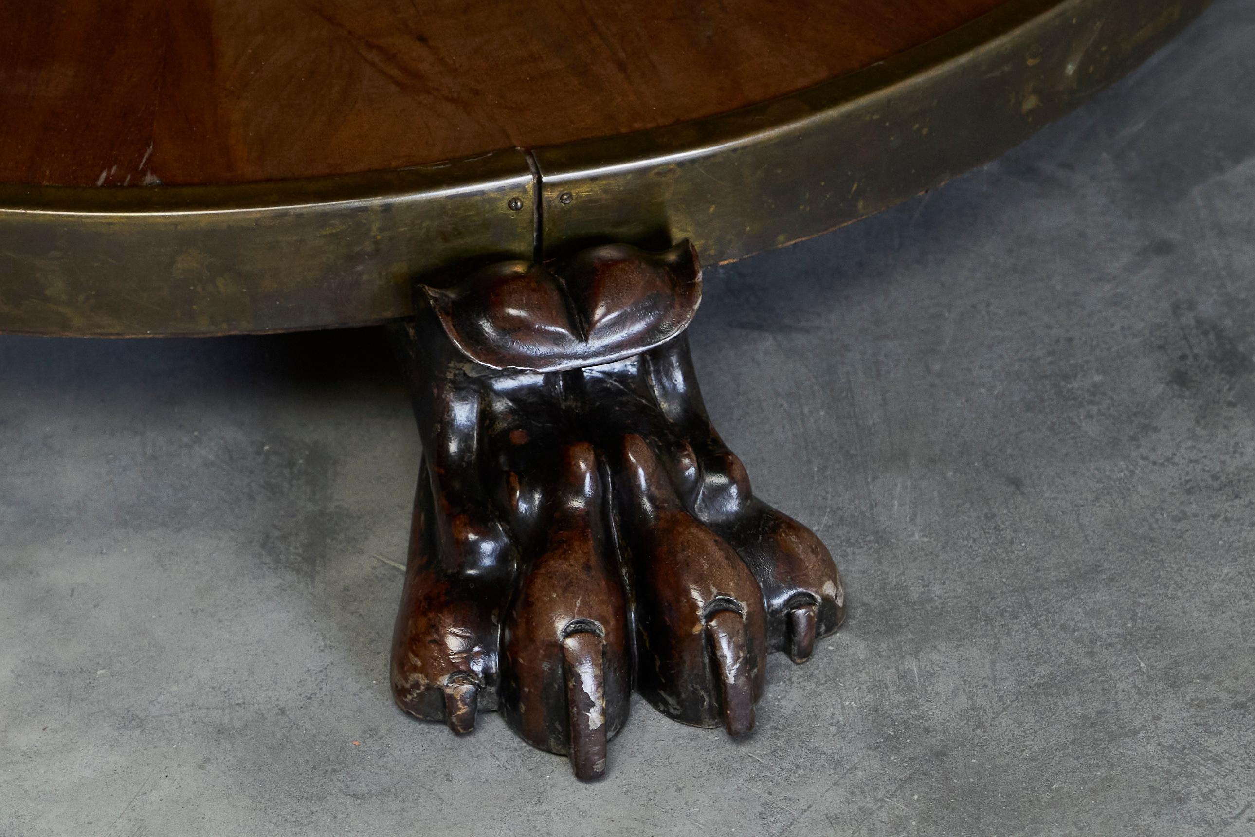 Grand guéridon de la fin du XIXe siècle en bois et laiton patiné en vente 8