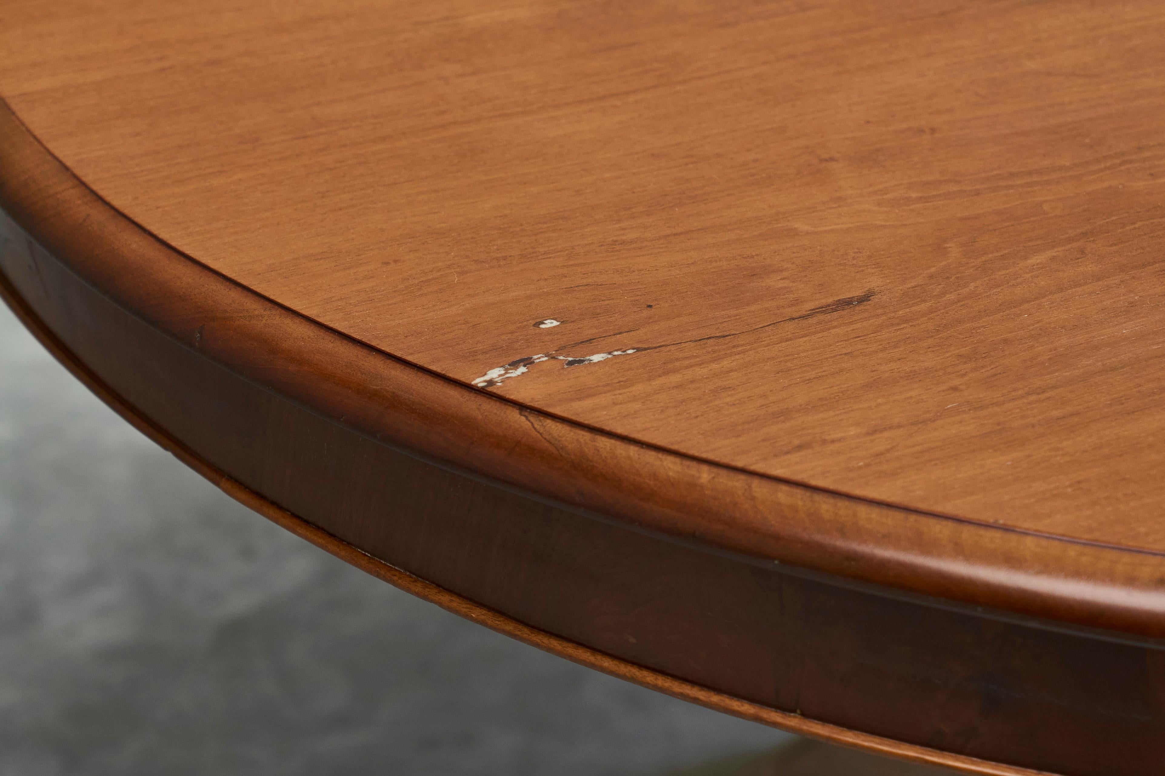 Grand guéridon de la fin du XIXe siècle en bois et laiton patiné en vente 11