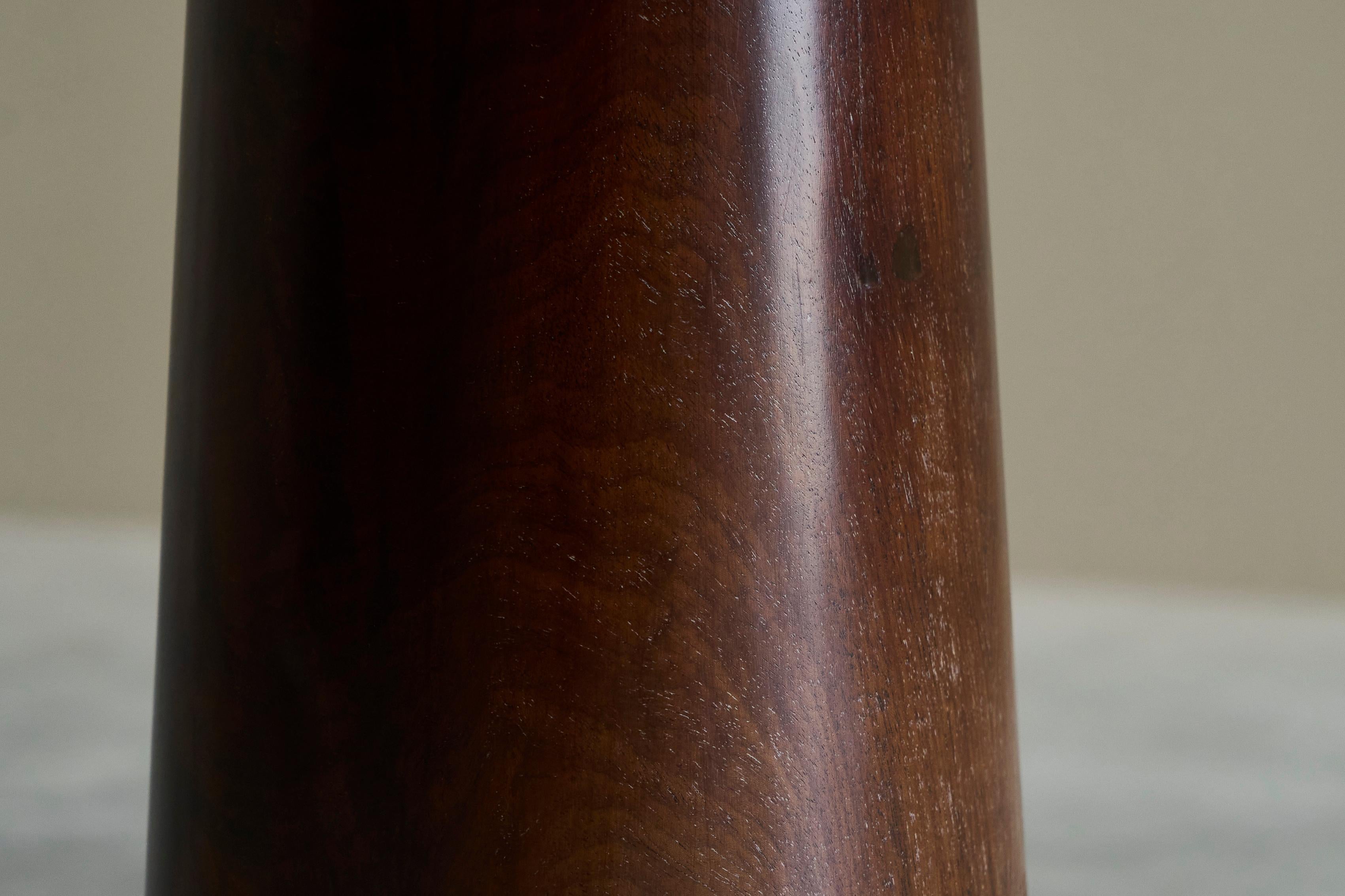 Grand guéridon de la fin du XIXe siècle en bois et laiton patiné en vente 12