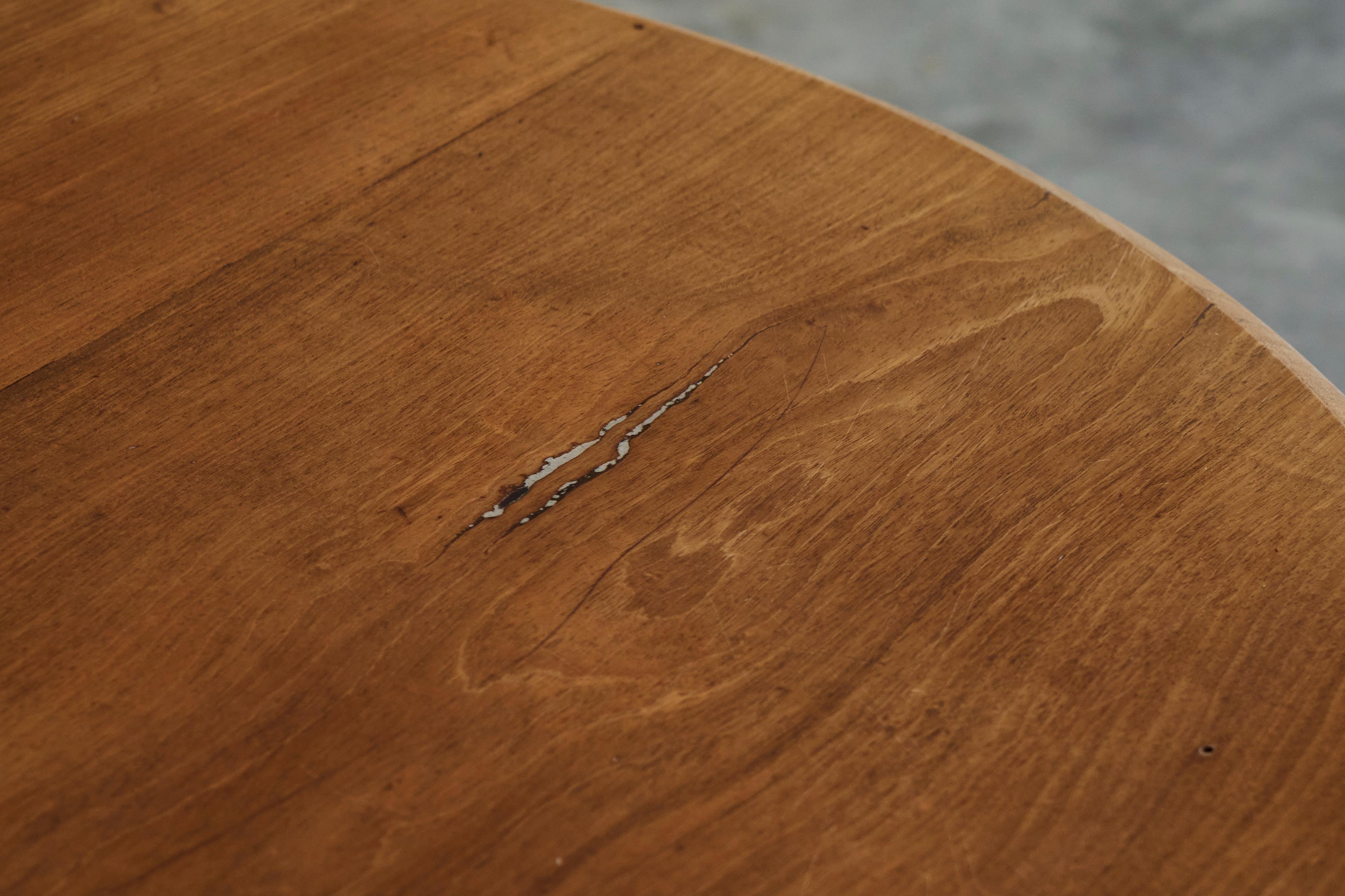 Grand guéridon de la fin du XIXe siècle en bois et laiton patiné en vente 13