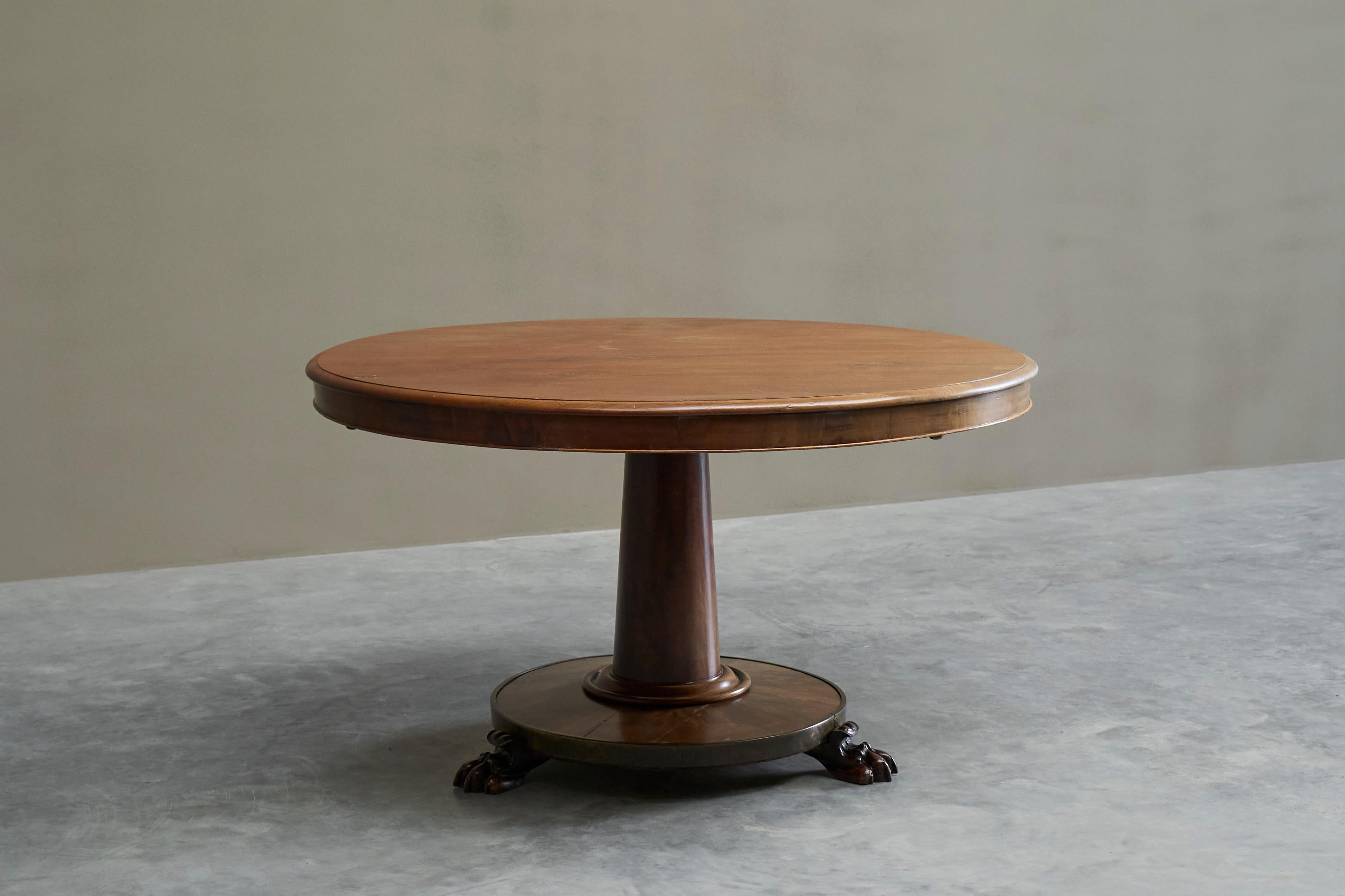 Grand guéridon de la fin du XIXe siècle en bois et laiton patiné Bon état - En vente à Meer, VAN