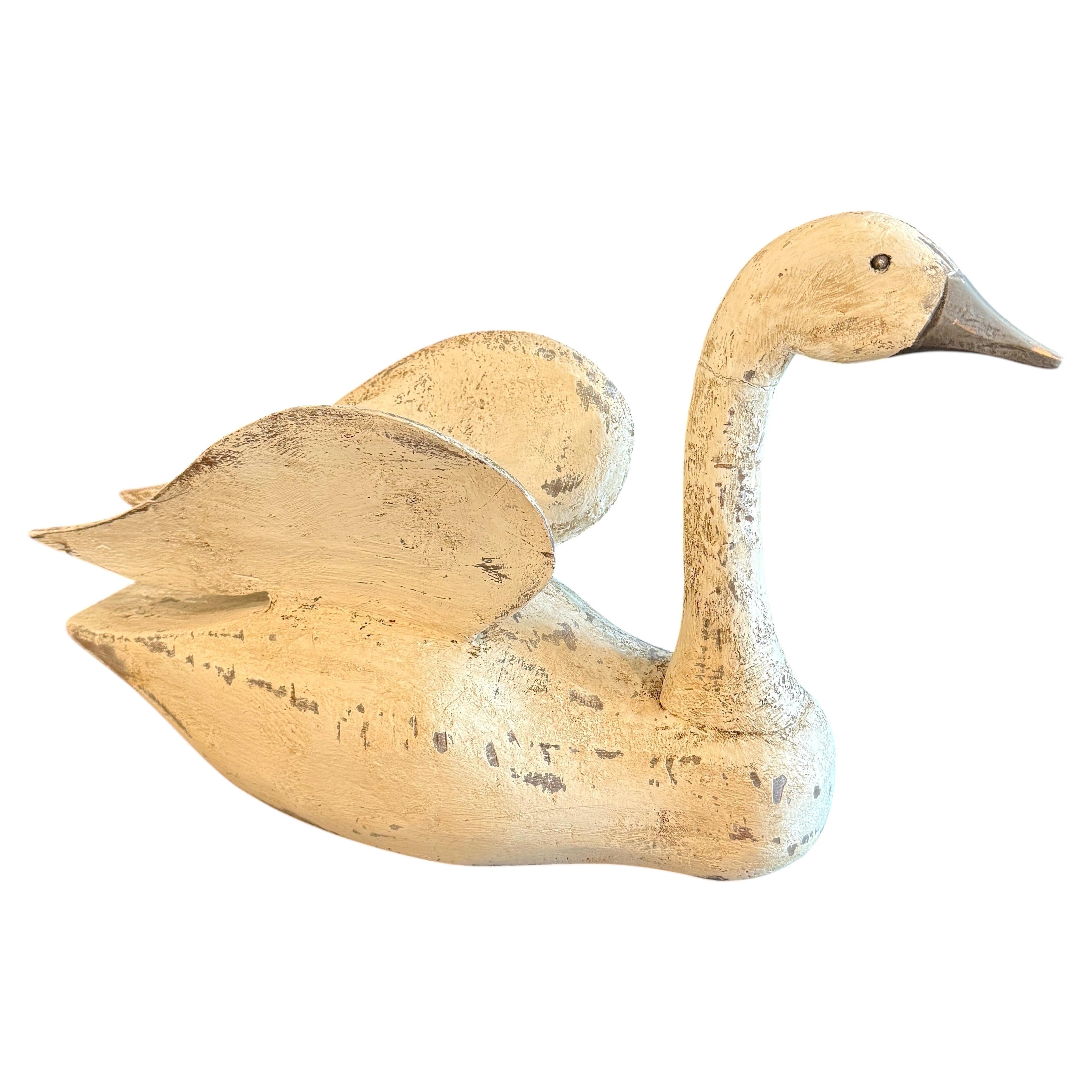 Grand centre de table en bois peint au cygne de la fin du 19e siècle