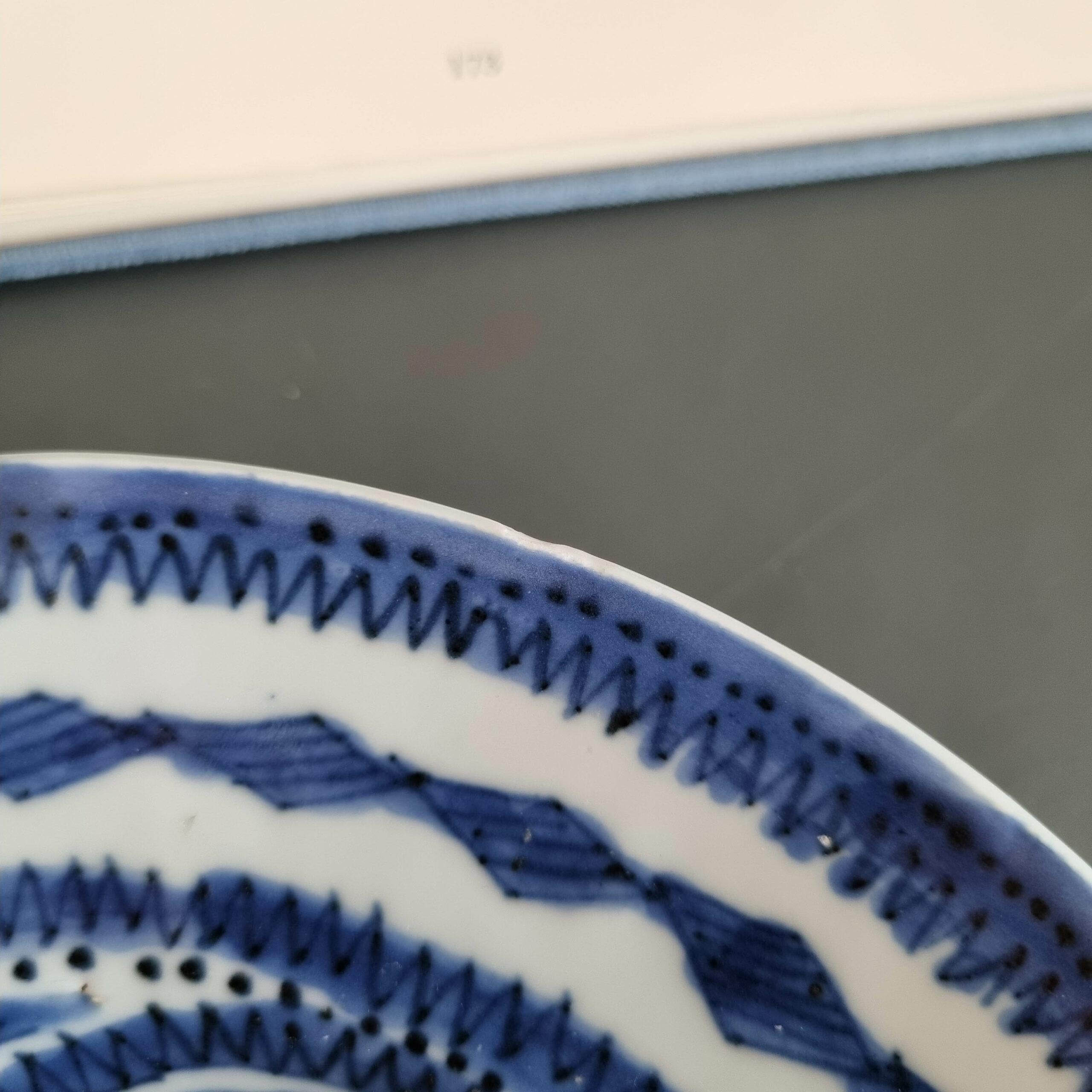 Grande porcelaine d'exportation bleue et blanche de la fin de la dynastie Ming Ming, période Wanli en vente 5