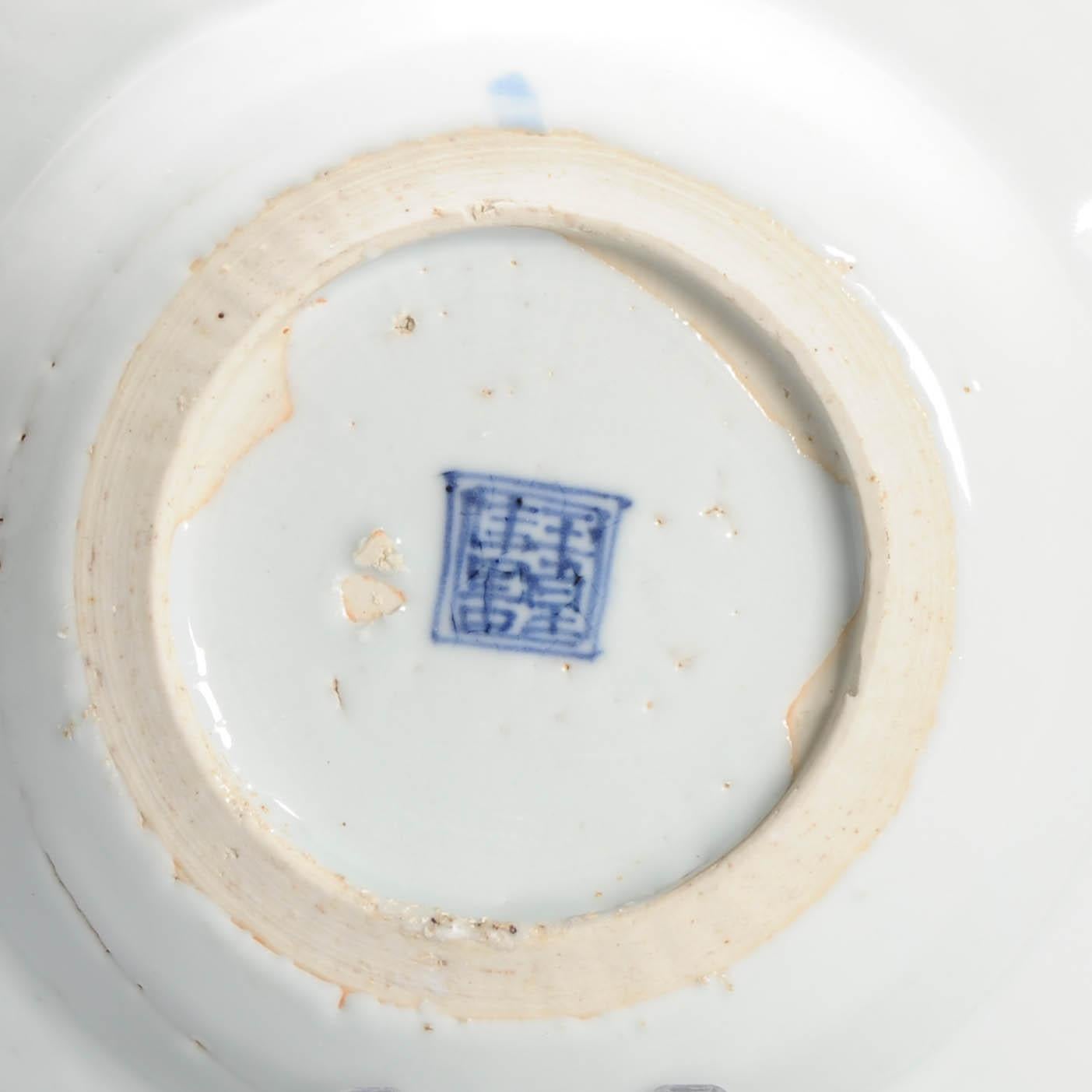 Grande porcelaine d'exportation bleue et blanche de la fin de la dynastie Ming Ming, période Wanli en vente 3