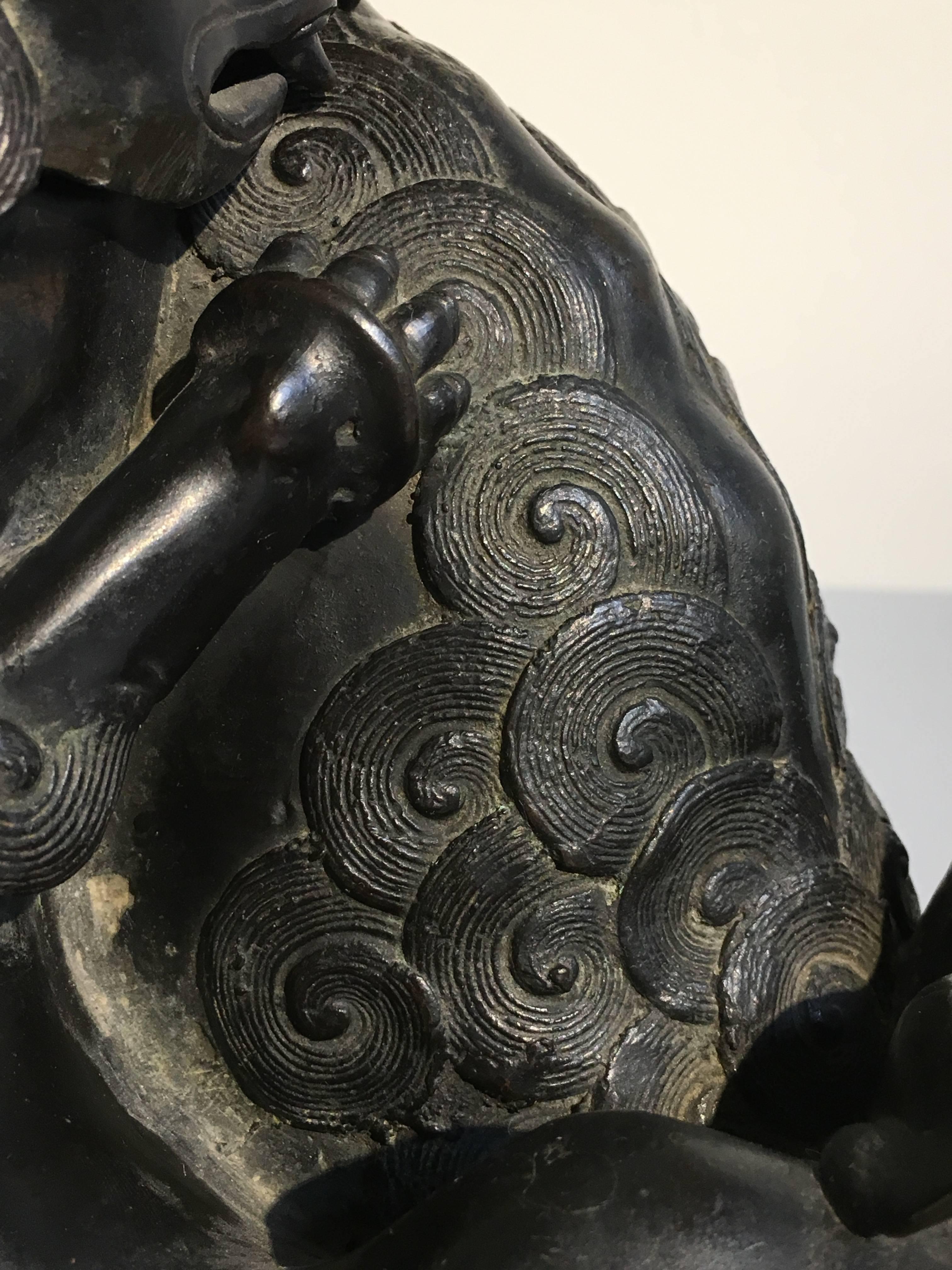 Großer chinesischer buddhistischer Foo-Löwen- Censer aus Bronzeguss aus der späten Qing-Dynastie im Angebot 5