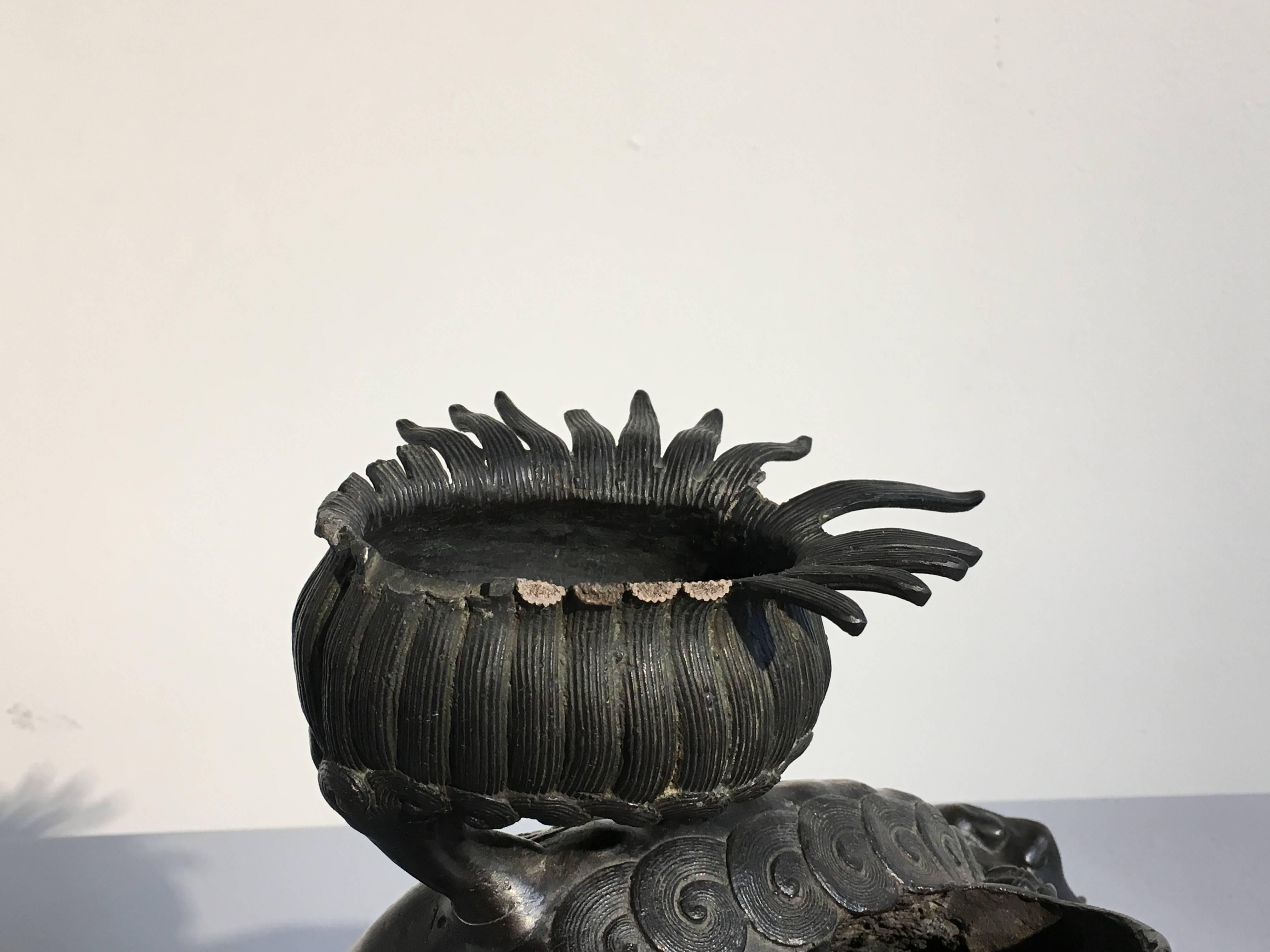 Großer chinesischer buddhistischer Foo-Löwen- Censer aus Bronzeguss aus der späten Qing-Dynastie im Angebot 8