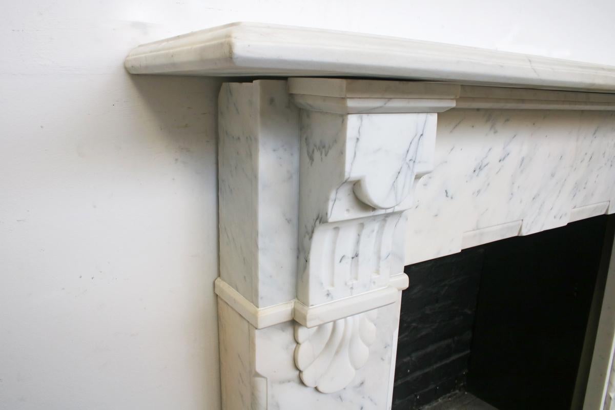 Großer spätviktorianischer Carrara-Marmor-Kaminsims (19. Jahrhundert)