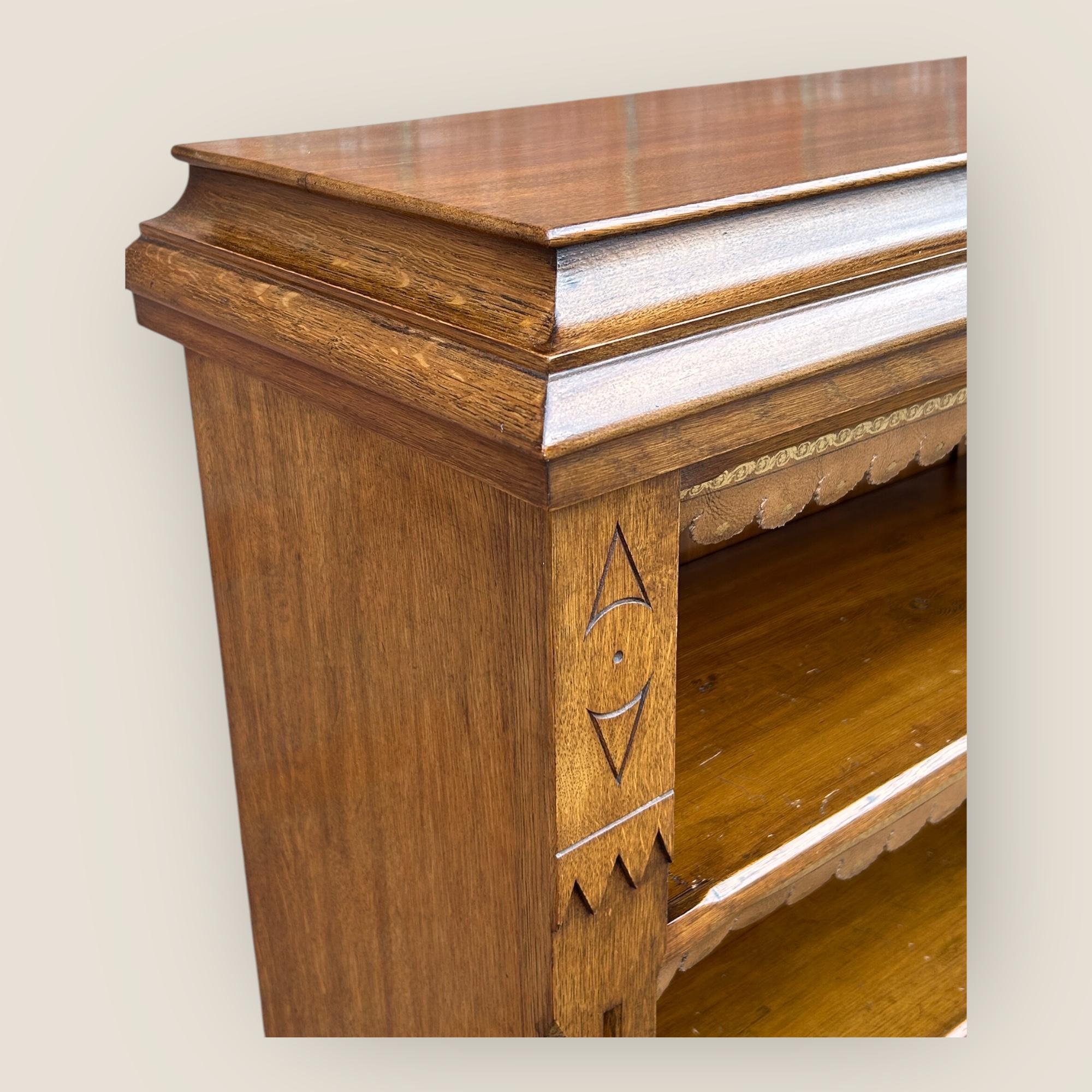 Intagliato Grande libreria a giorno tardo-vittoriana in Oak Oak in vendita