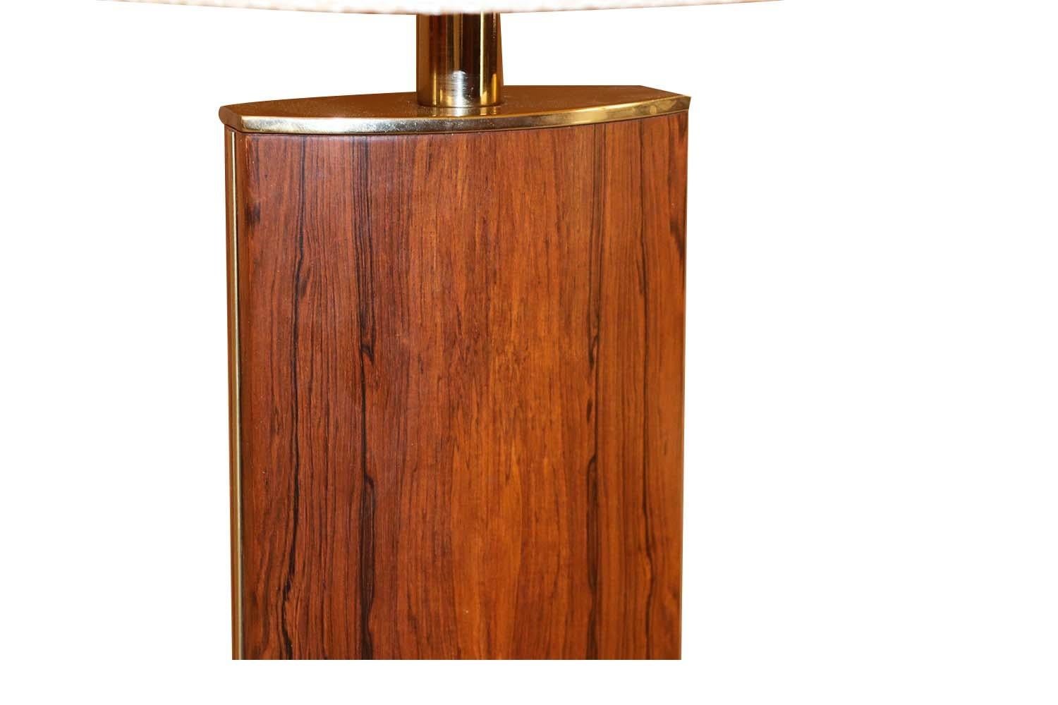 American Large Laurel Rosewood Solid Brass Table Lamp For Sale