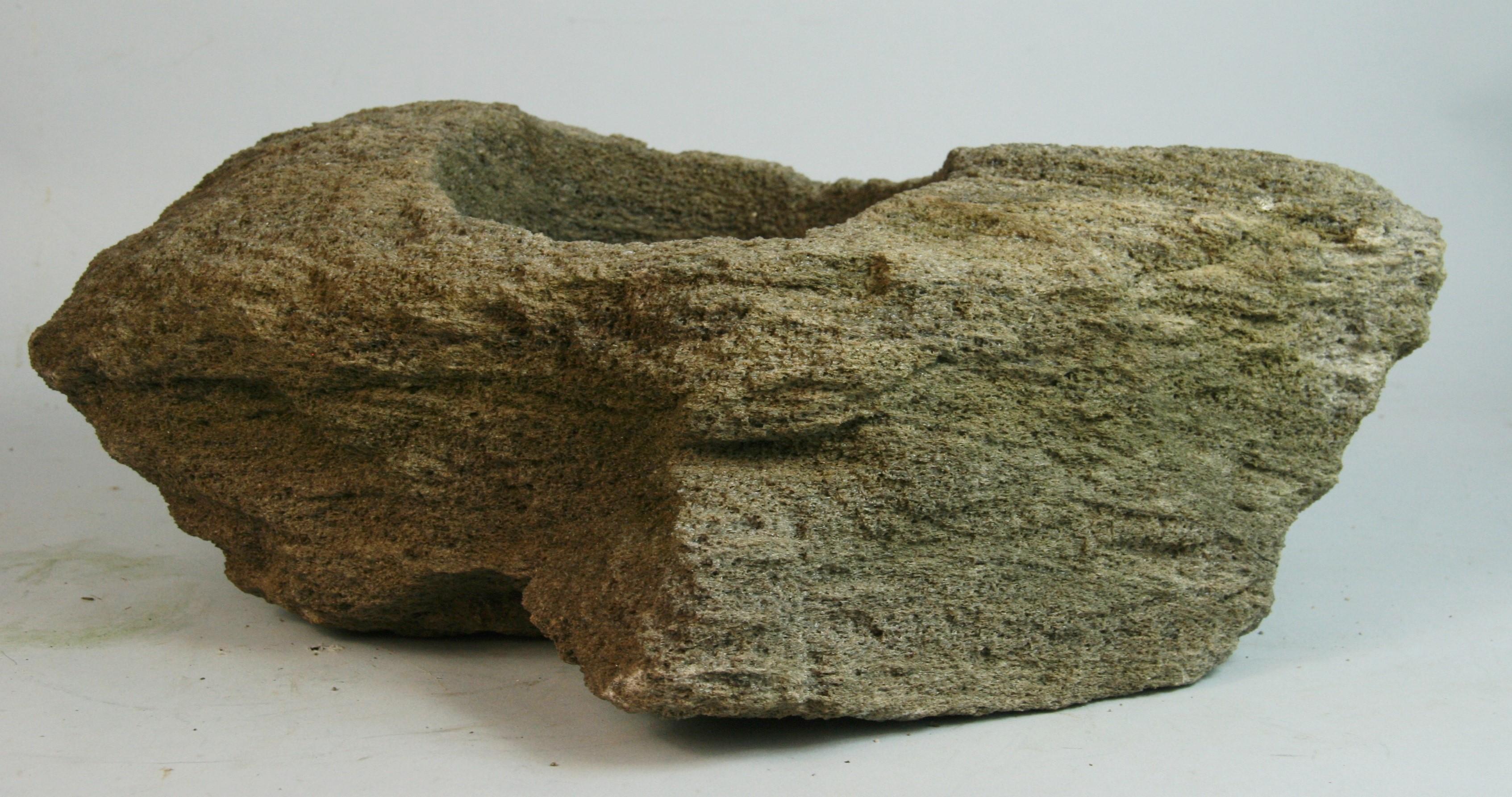 1643 Japanischer Naturstein-Pflanzer 
ganzer Durchmesser 6.75