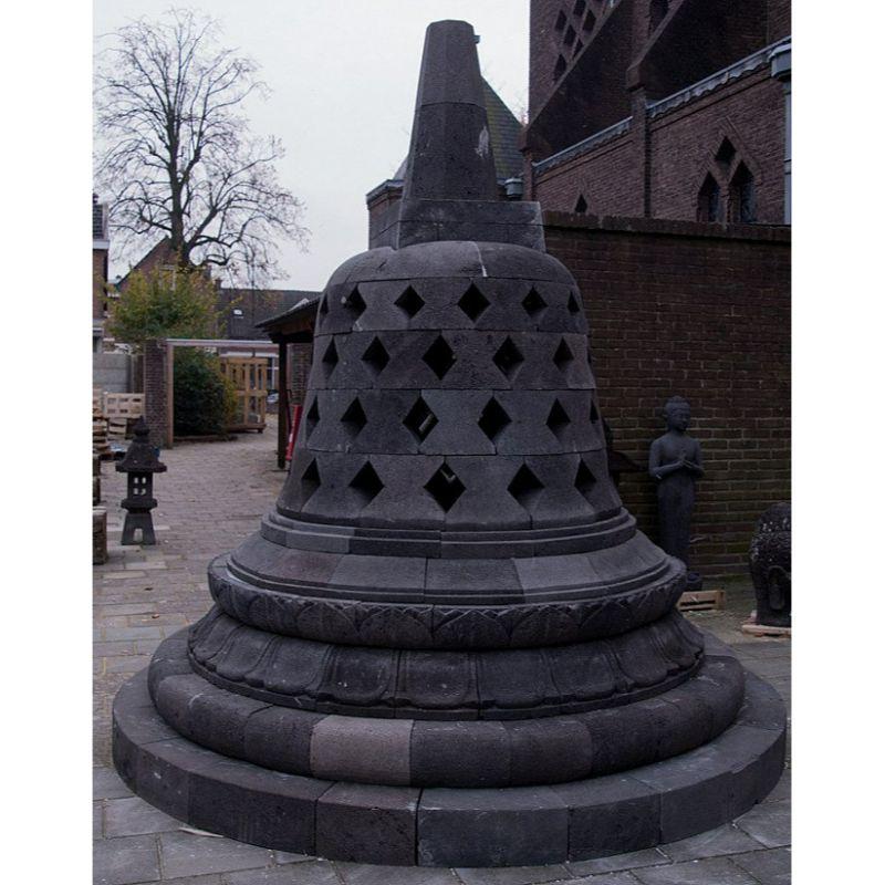 Large Lavastone Stupa from Indonesia In Good Condition For Sale In DEVENTER, NL