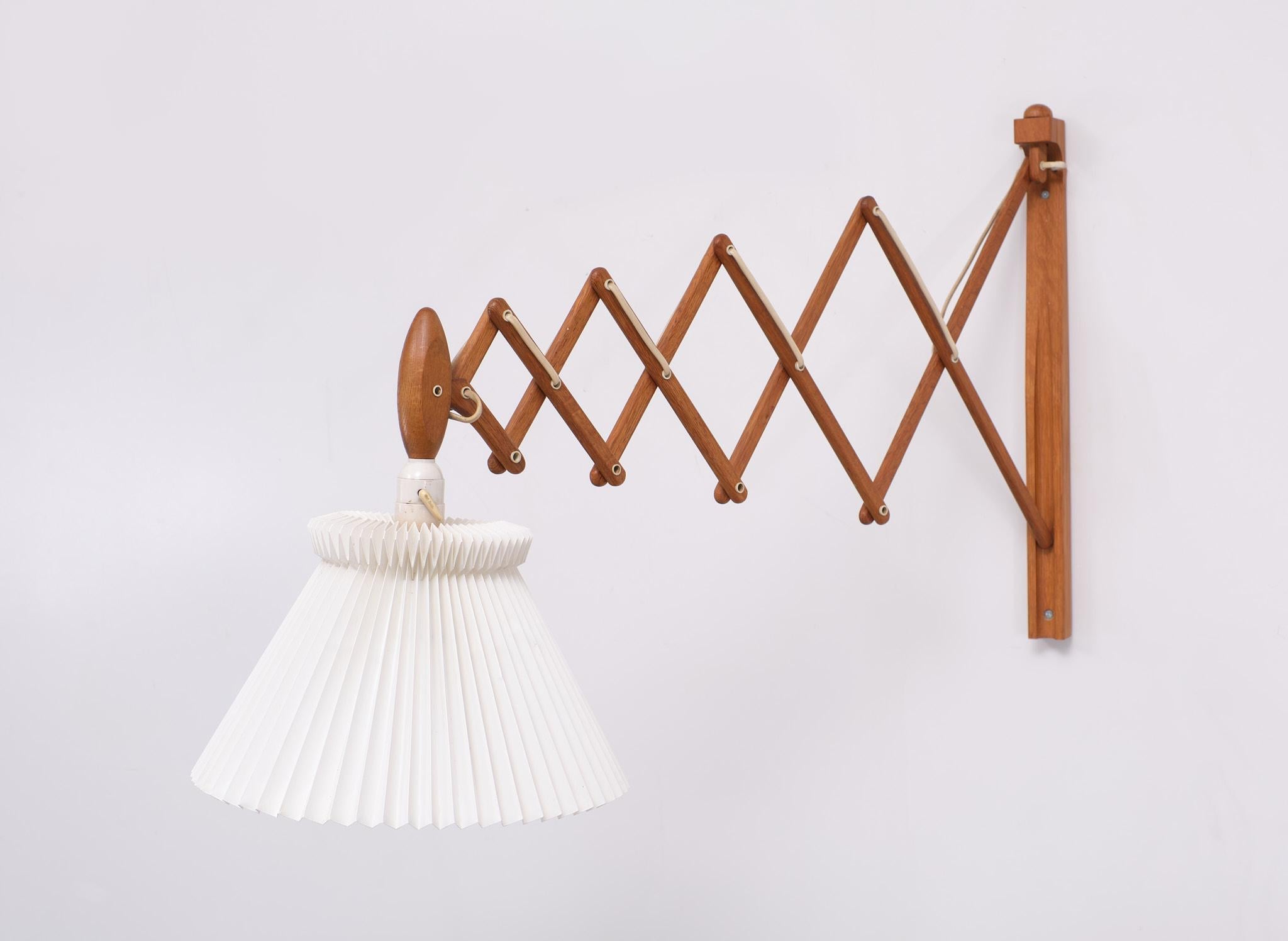 For sale this Iconic Le Klint Scissor wall lamp, in teak Design by Erik Hansen in the 1950s.
This is a large example 127 cm 50 Inch out of the wall. Comes with its original 
Hand folded acrylic shade. Large E27 bulb needed. switch on the socket.