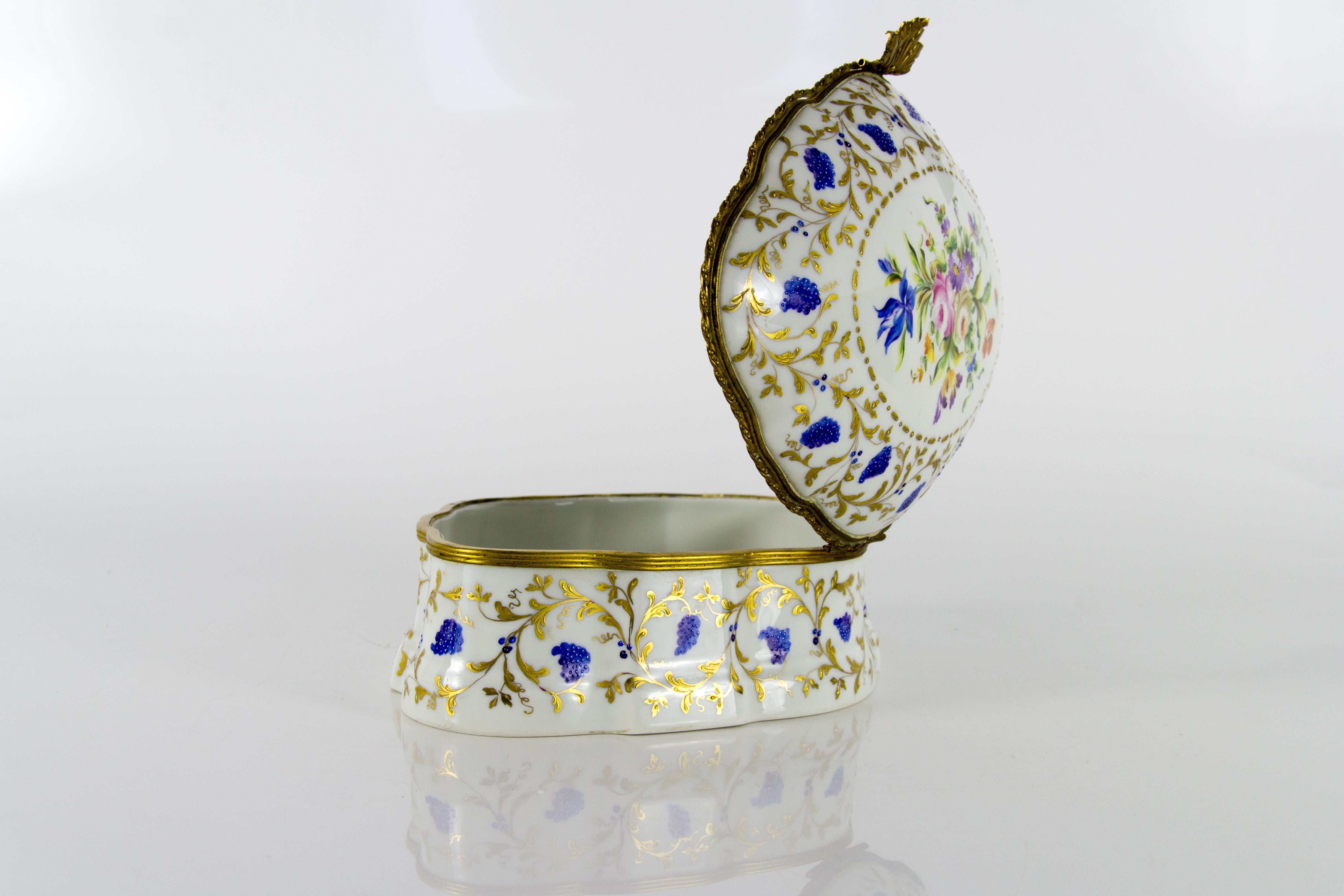Large Le Tallec Paris Porcelain Hand Painted Trinket or Jewelry Box, 1973 4