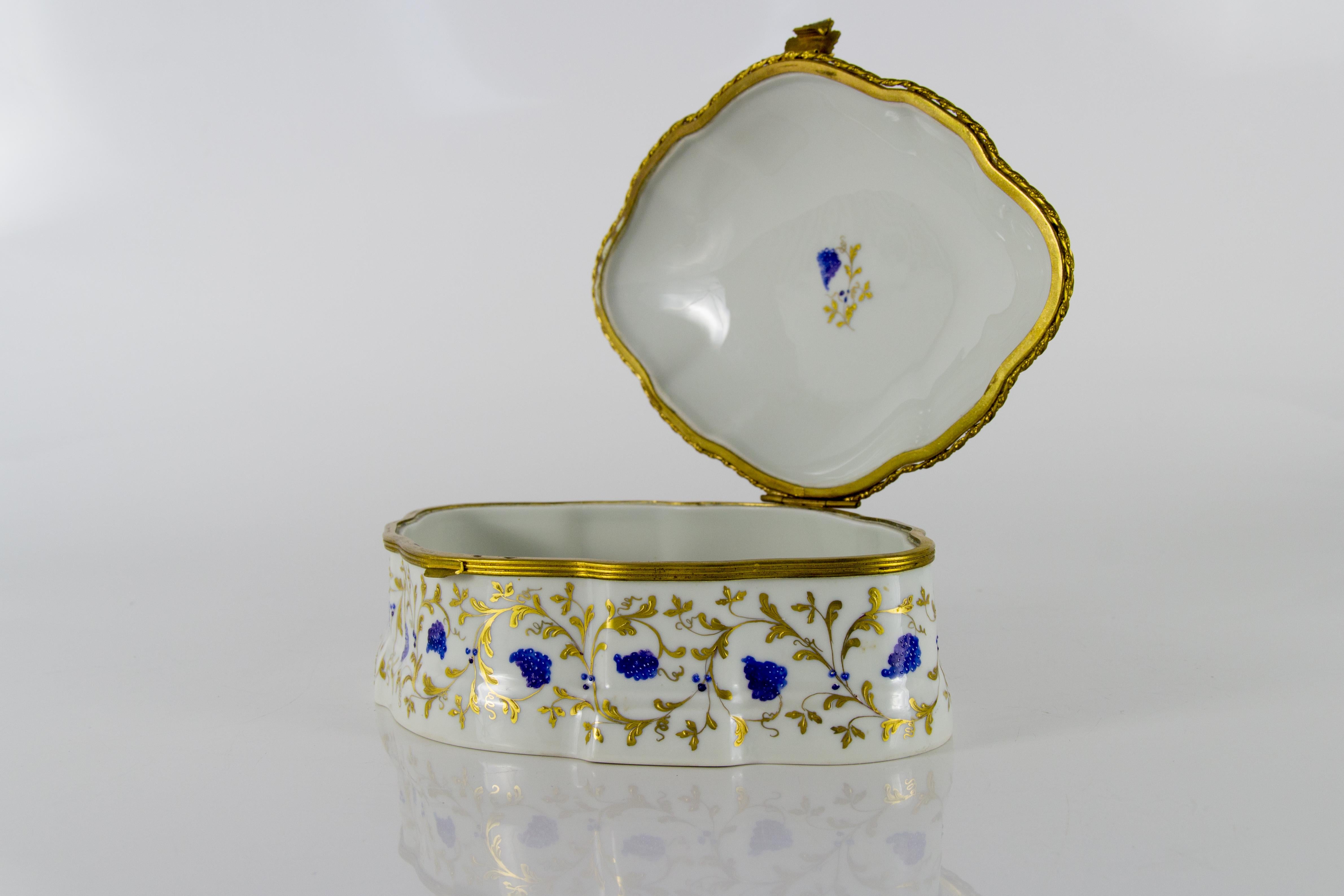 Large Le Tallec Paris Porcelain Hand Painted Trinket or Jewelry Box, 1973 5