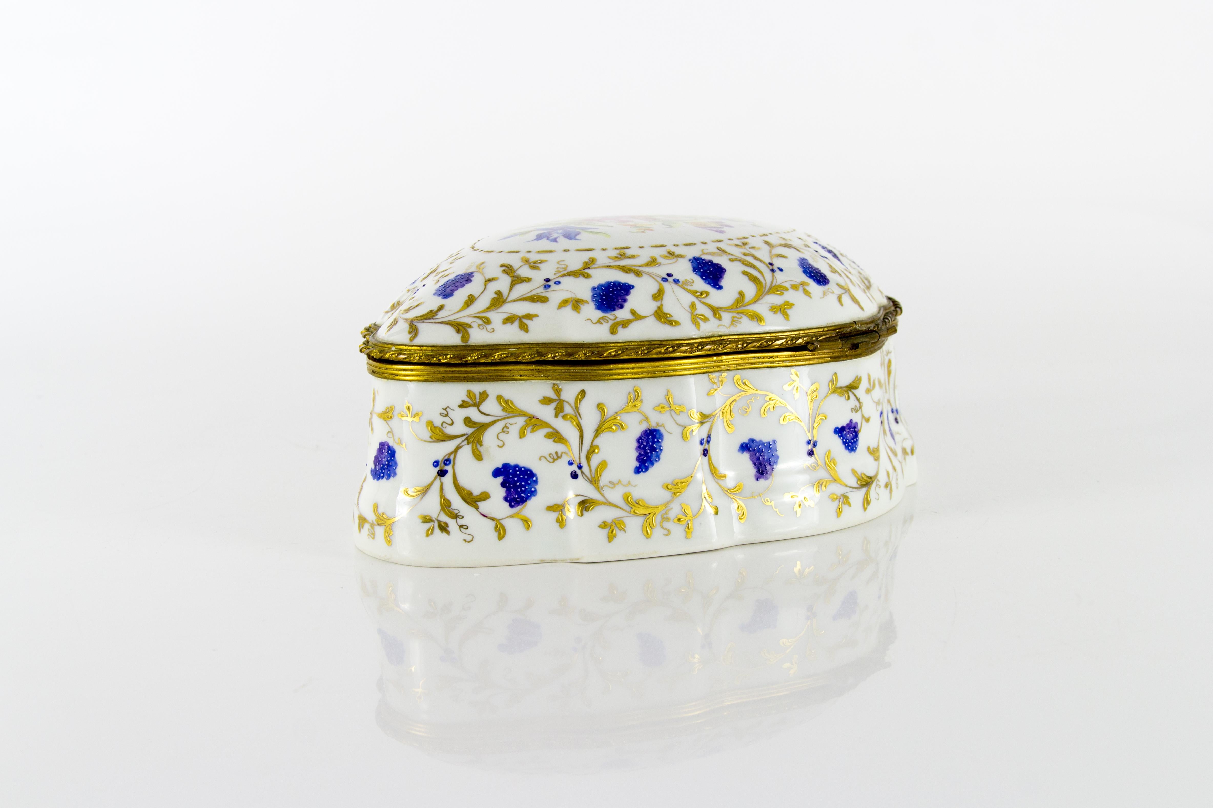 Laiton Grande boîte à bijoux ou à bibelots Le Tallec Paris en porcelaine peinte à la main:: 1973