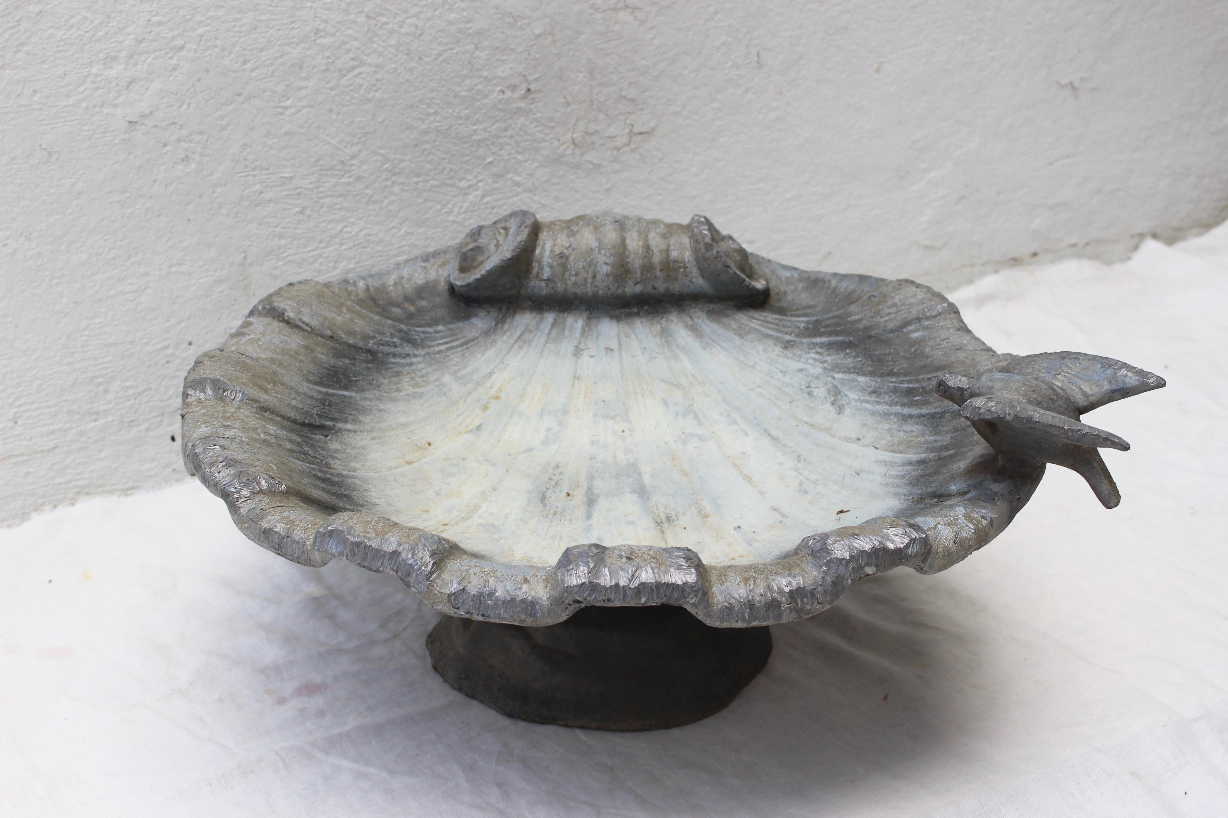 clam shell bird bath