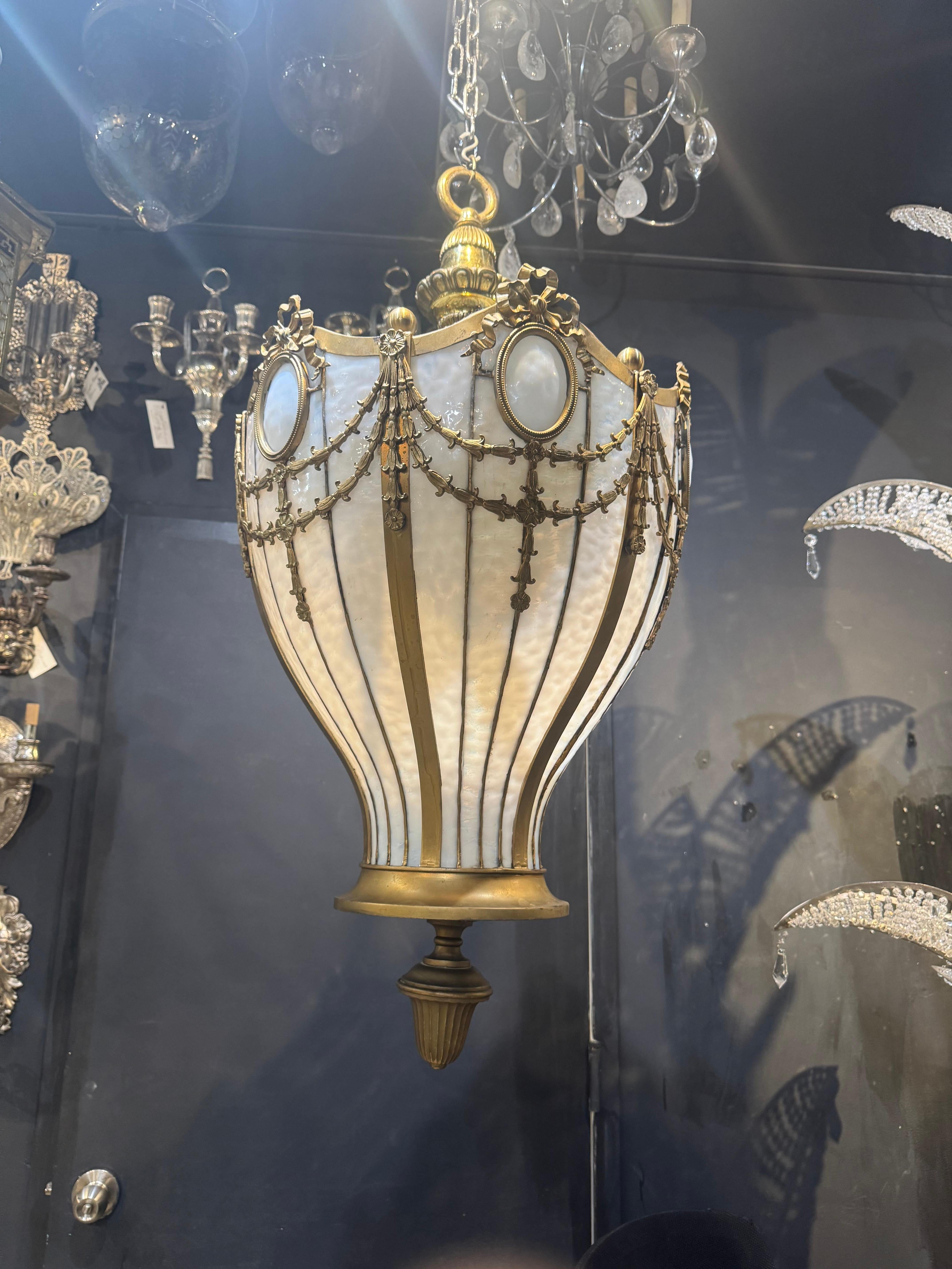 Un design insolito e di grandi dimensioni  Lanterna in vetro piombato con 6 luci interne appena ricablata  (UL)