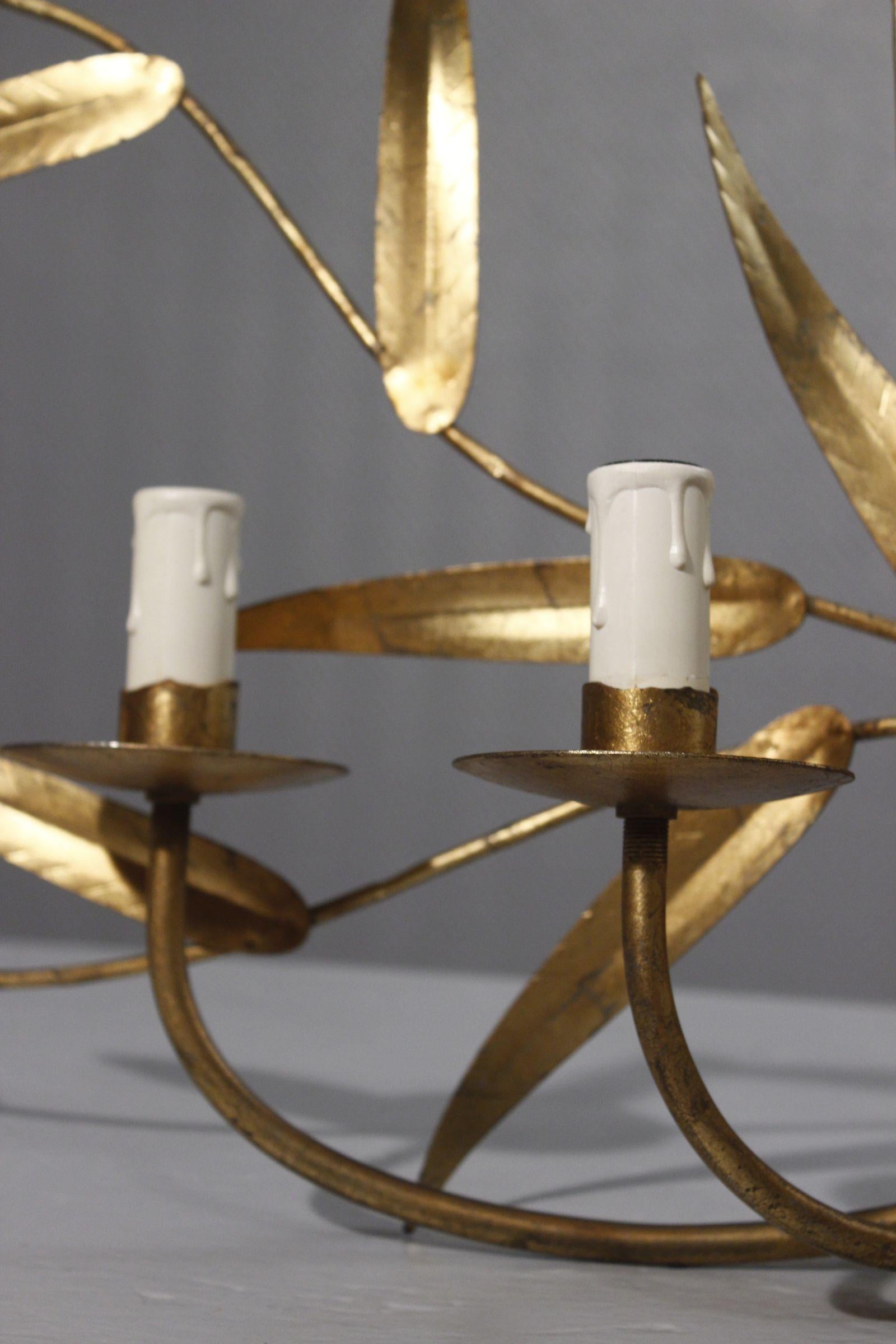 Großer Wandleuchter aus vergoldetem Metall, Ferro Art 1970er im Zustand „Gut“ im Angebot in STRASBOURG, FR