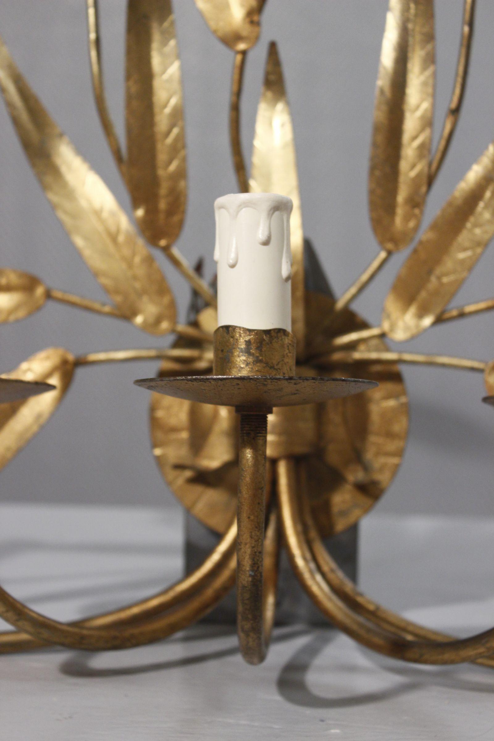 Großer Wandleuchter aus vergoldetem Metall, Ferro Art 1970er (Ende des 20. Jahrhunderts) im Angebot