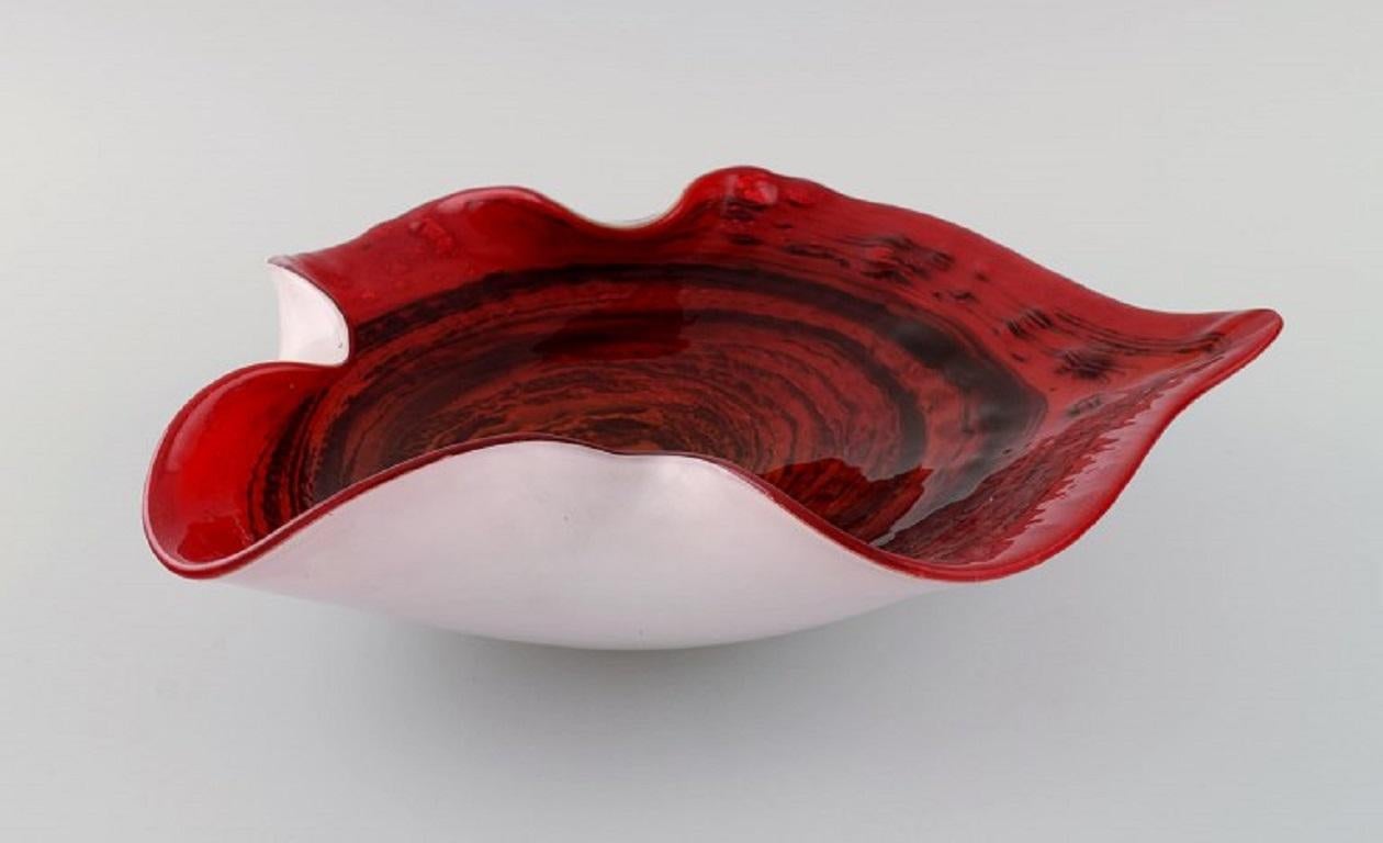 Italian Large Leaf-Shaped Murano Bowl in Mouth-Blown Art Glass with Wavy Edges For Sale