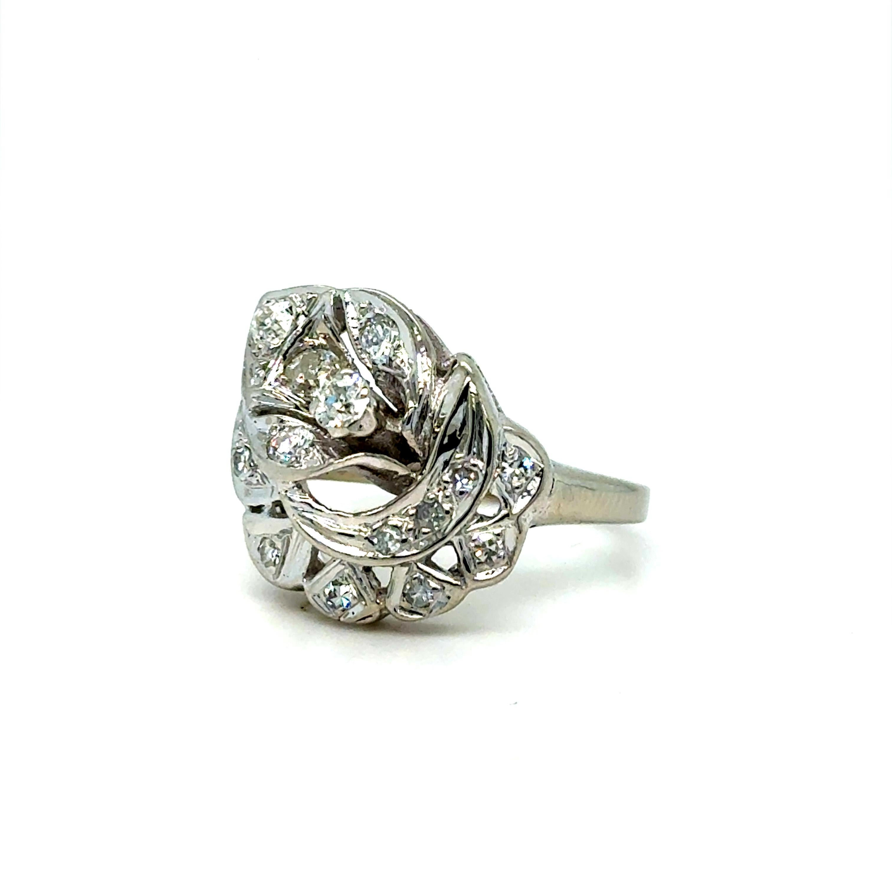 Rétro Anello di fidanzamento con cluster di diamanti in oro bianco 14K a foglia grande - 1,00ct in vendita