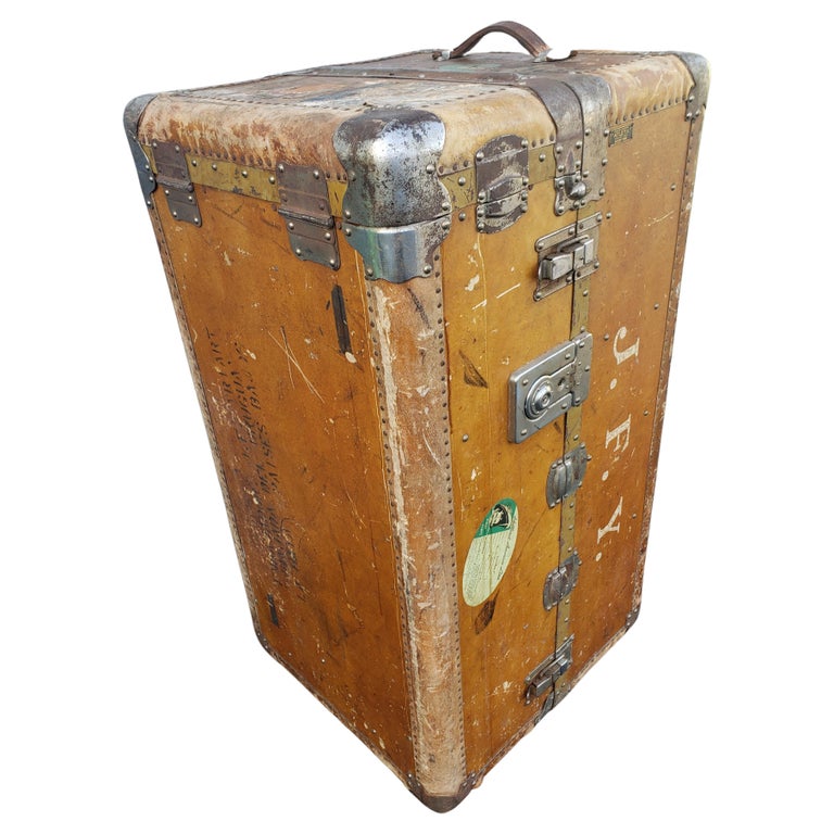 Large Leather and Metal Full Closet Steamer Trunk, circa 1930s For Sale 7