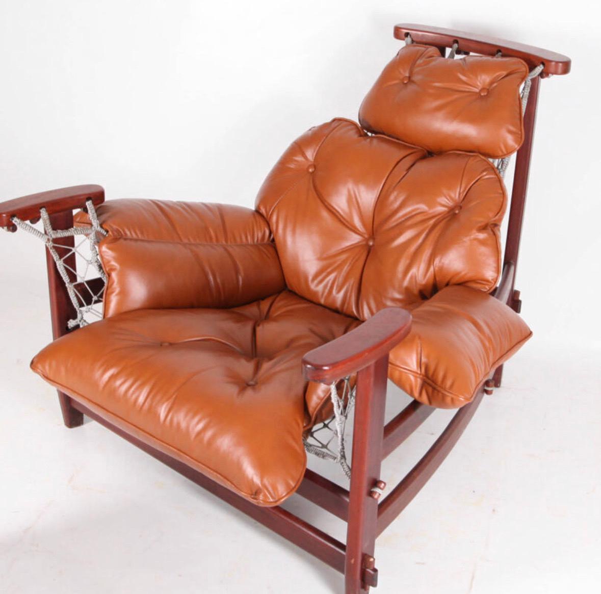 20th Century Large leather and rope armchair and its ottoman For Sale