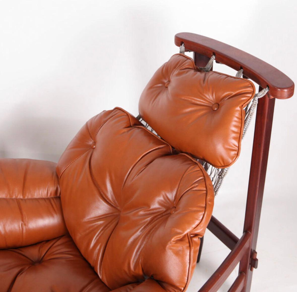 Leather Large leather and rope armchair and its ottoman For Sale