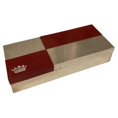 Große dekorative Schachtel aus Leder und Silberblech mit Krone-Attributen 