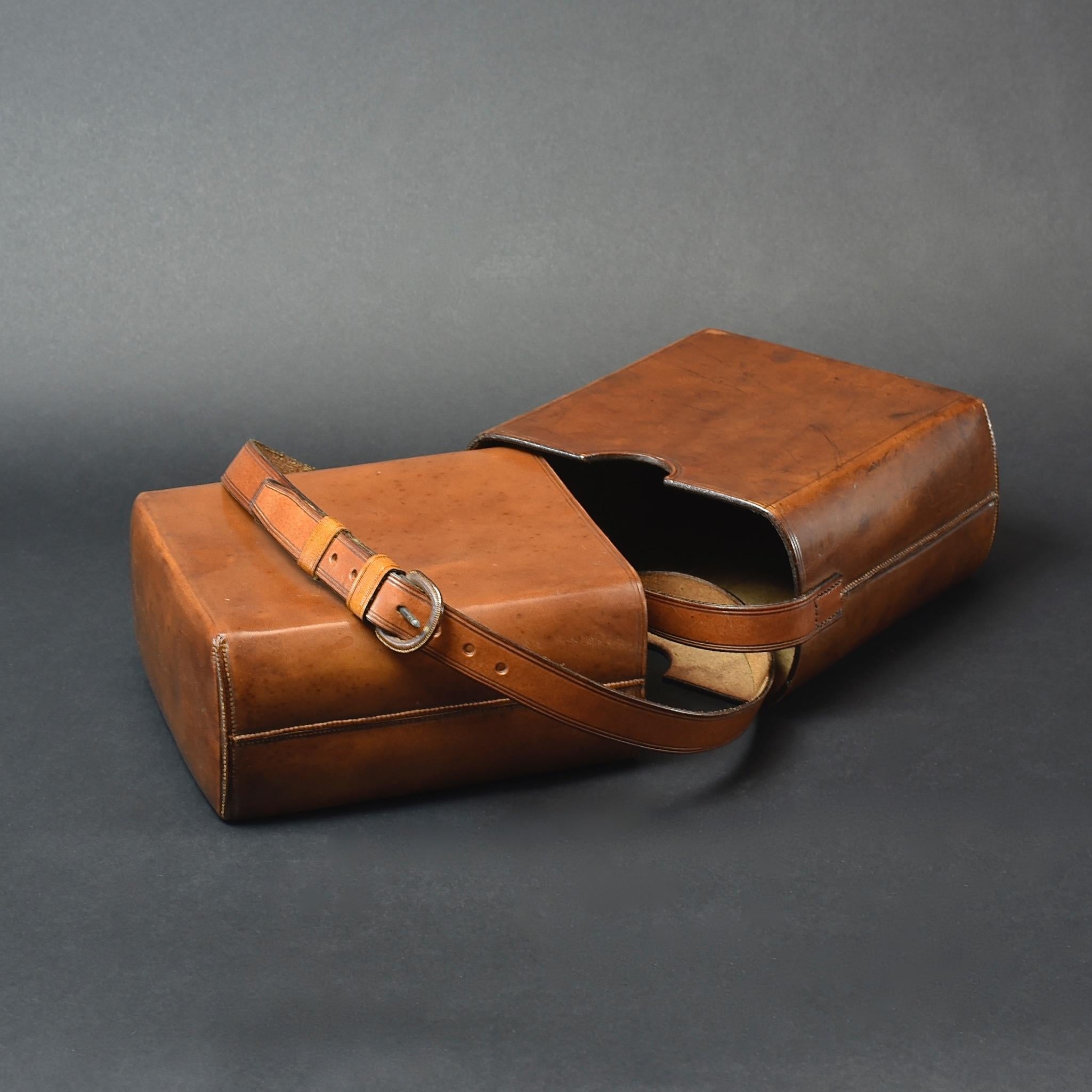British Large Leather Cigar Case with Shoulder Strap, circa 1900 For Sale