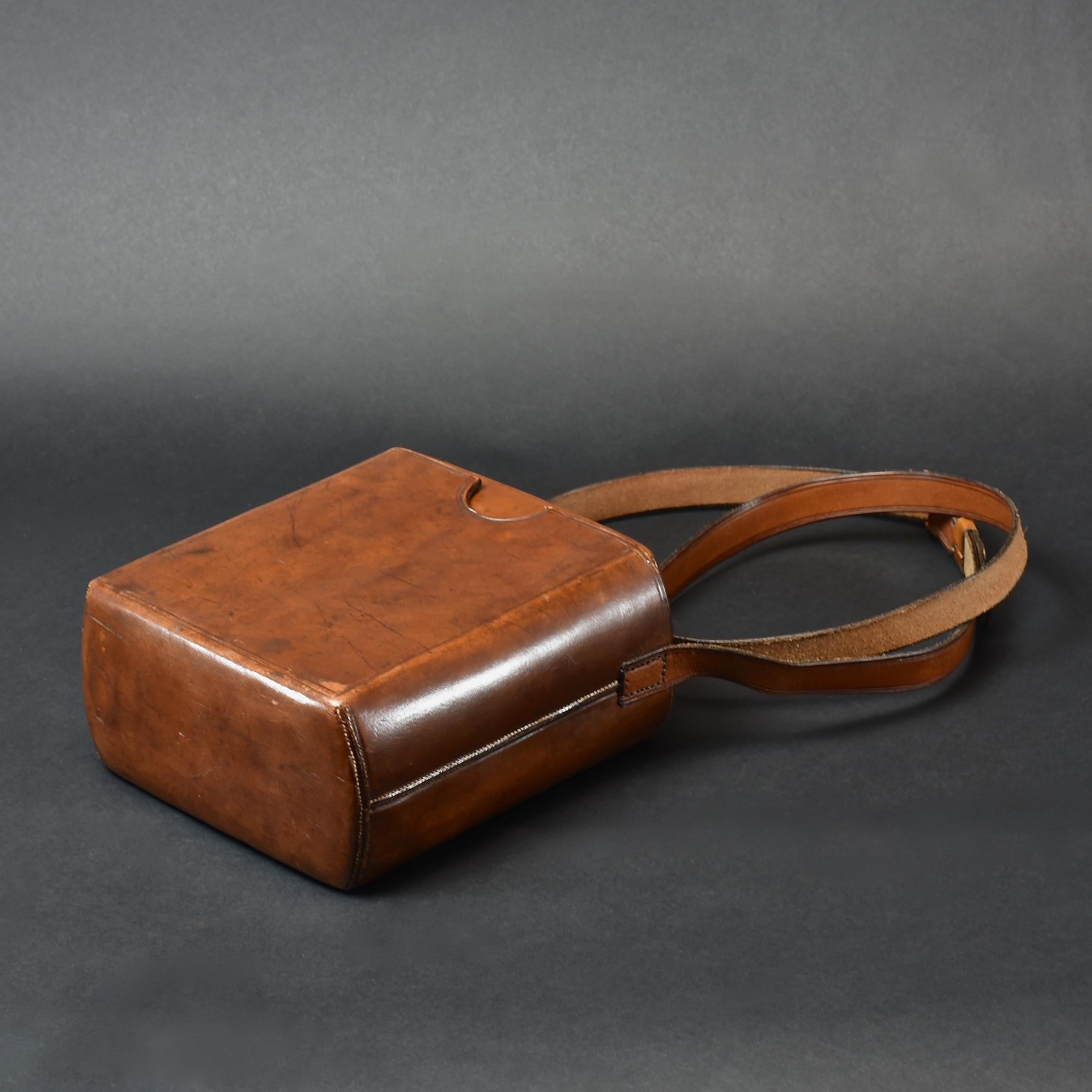 Large Leather Cigar Case with Shoulder Strap, circa 1900 In Good Condition For Sale In London, GB