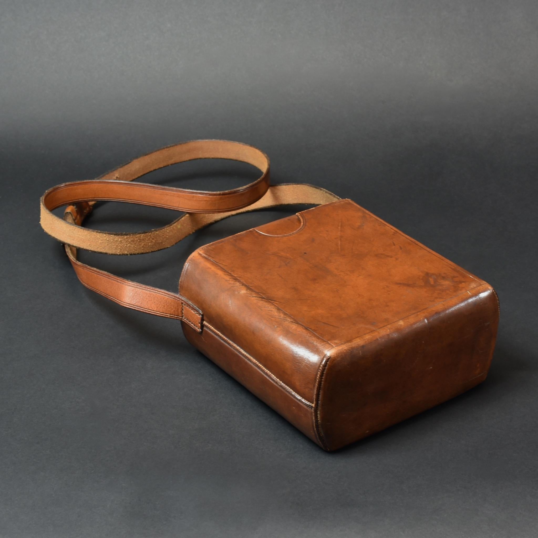 Early 20th Century Large Leather Cigar Case with Shoulder Strap, circa 1900 For Sale