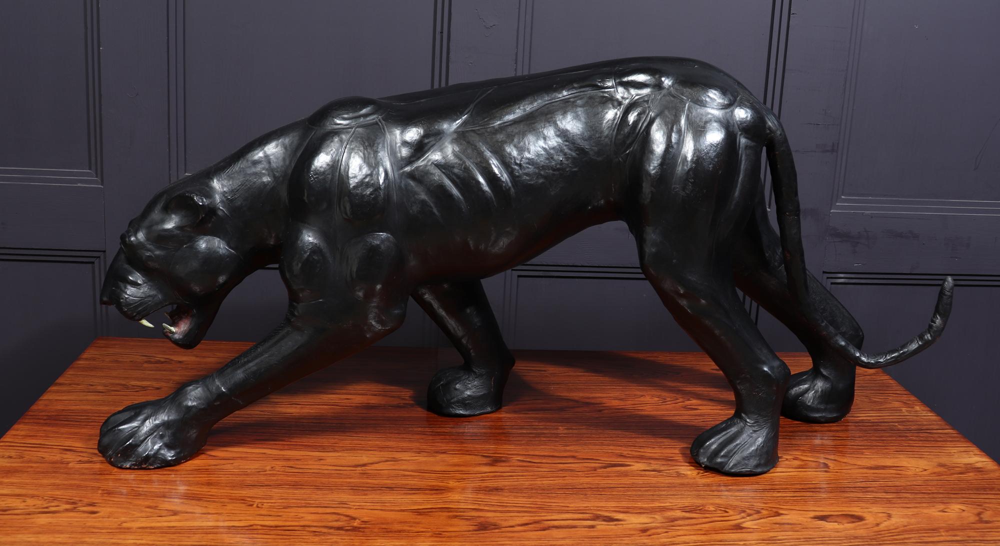 Cuir Grande sculpture de panthère recouverte de cuir en vente