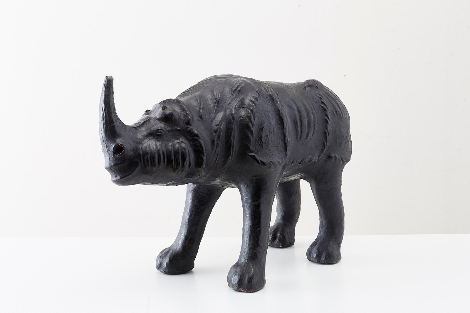 Große, mit Leder beschlagene Rhino-Skulptur oder Fußhocker (Moderne der Mitte des Jahrhunderts) im Angebot