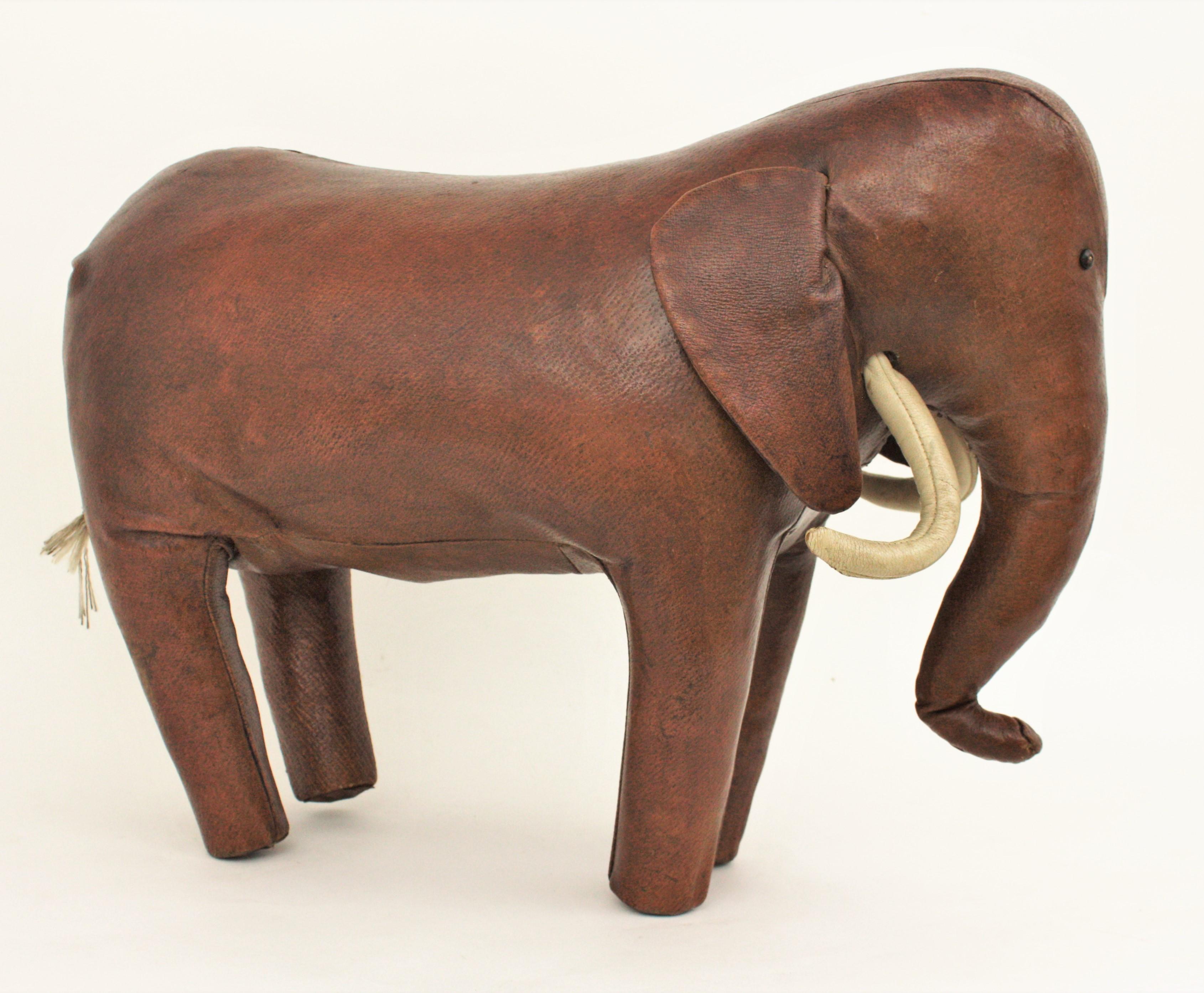 Elephant Large Stool by Dimitri Omersa for Abercrombie in brown leather, 1960s In Good Condition In Barcelona, ES