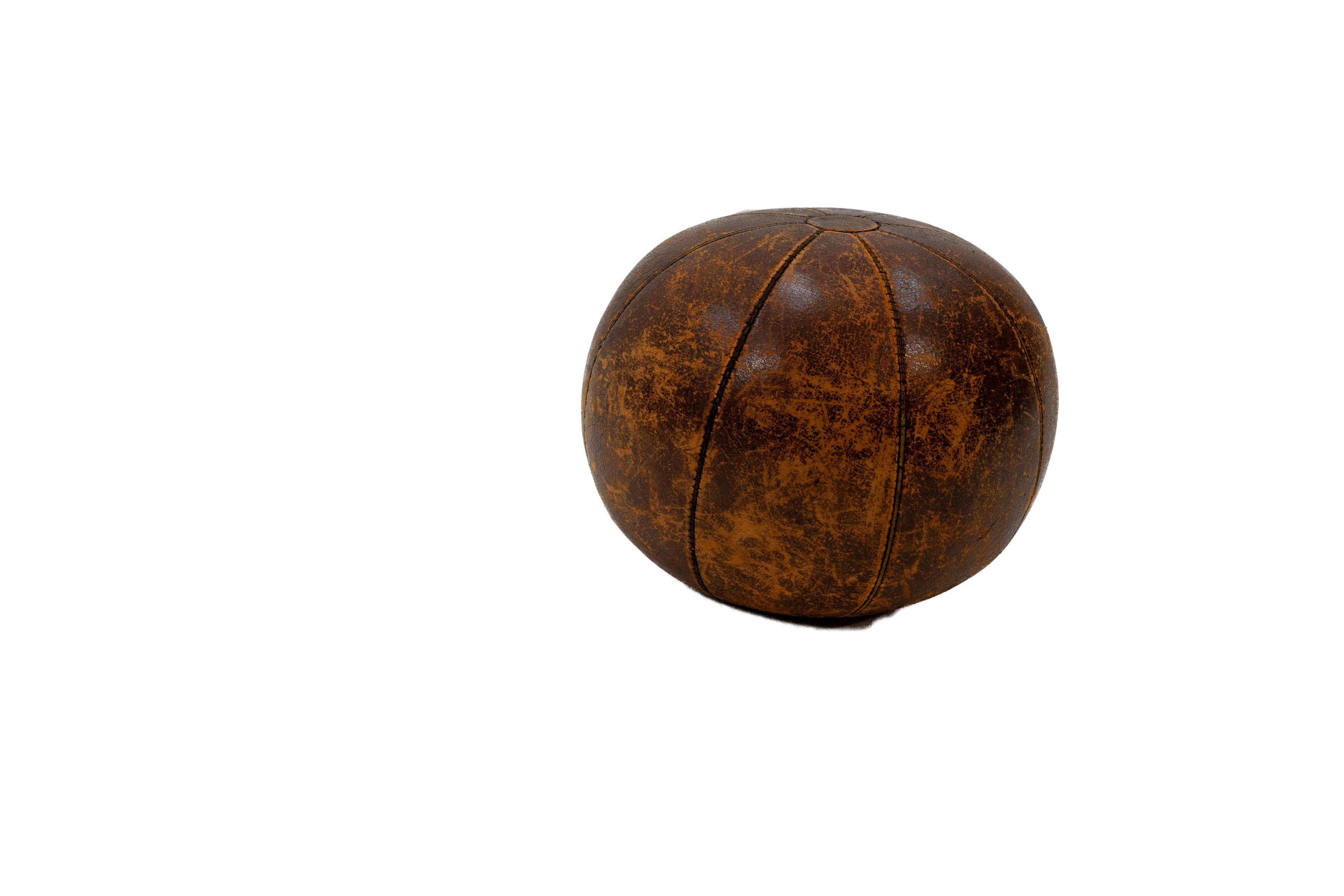 Large Leather German Medicine Ball, 1920s-1930s In Good Condition In Den Haag, NL