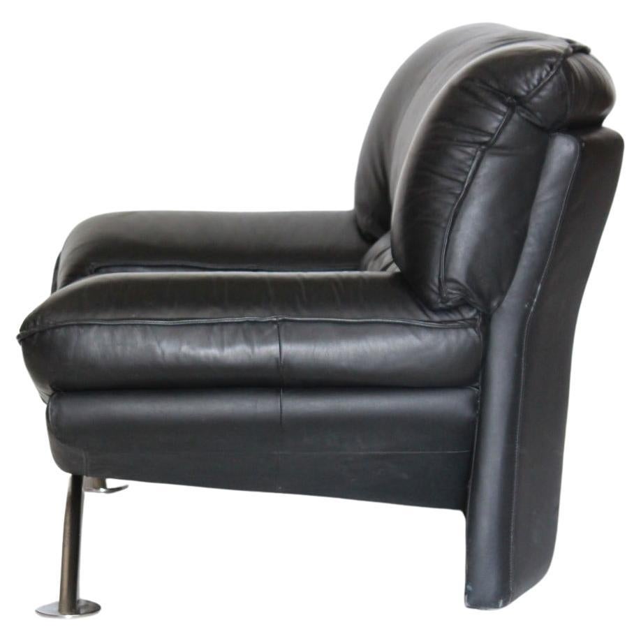 Vintage post modern Black Leather Armchair, designed by Nicoletti salotti for Avanti in the 1980 's. 
Large black leather armchairs with iron structure. In very good condition with only few signs of time. Leather has been cleaned and polished. Two