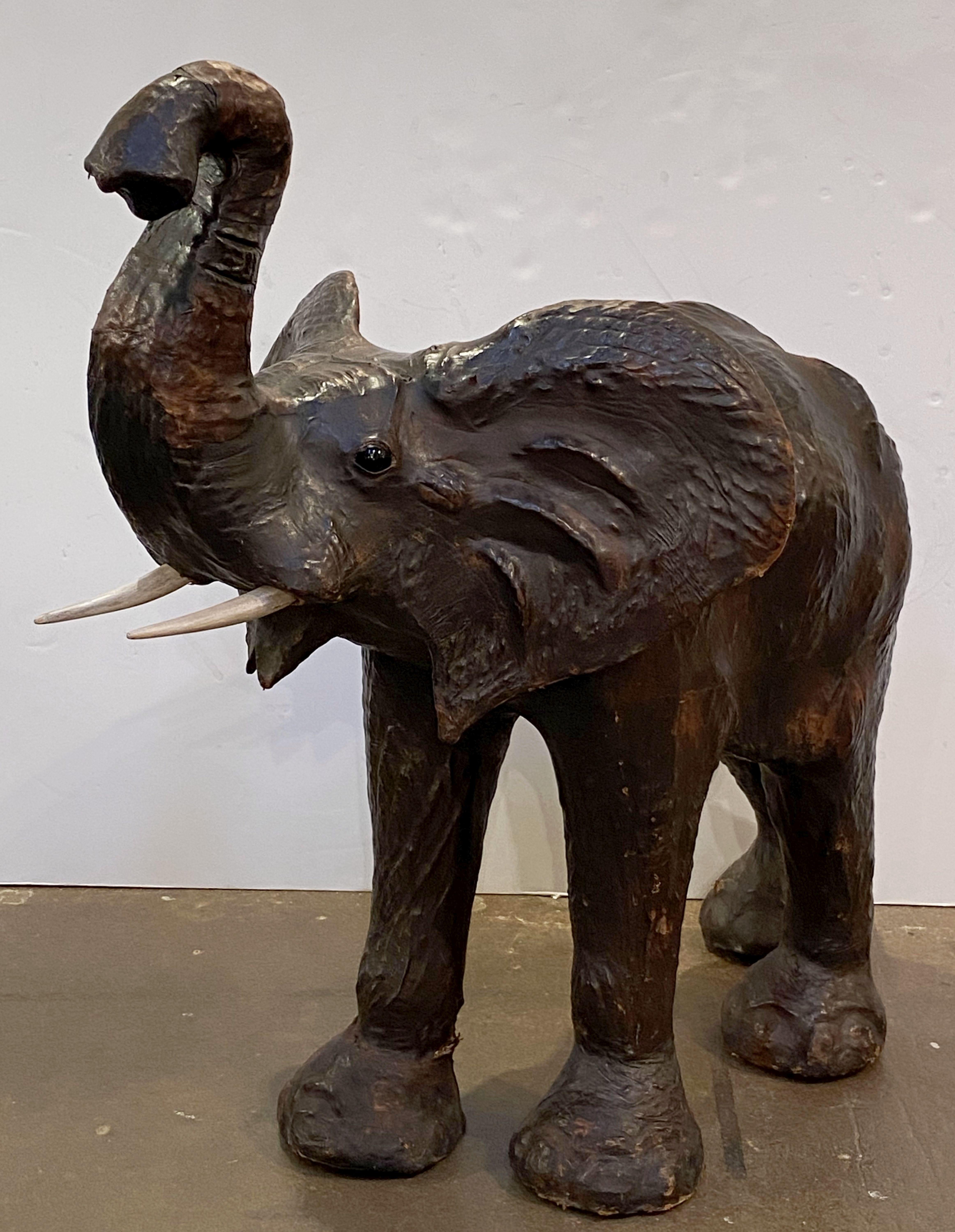 Großes Ledermodell eines Elefanten aus England (Englisch) im Angebot