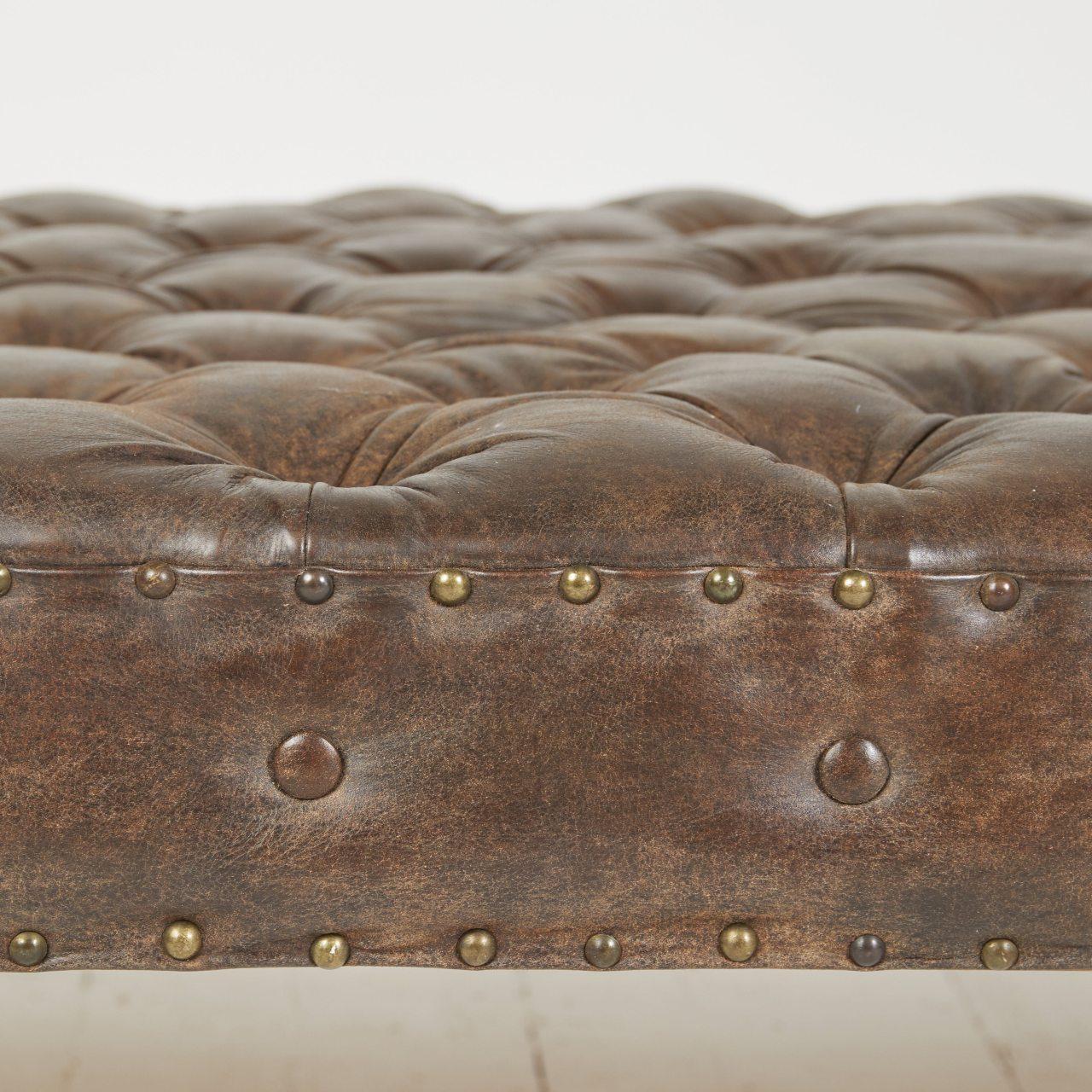 Großer Leder-Ottoman mit Fußhocker im Angebot 5