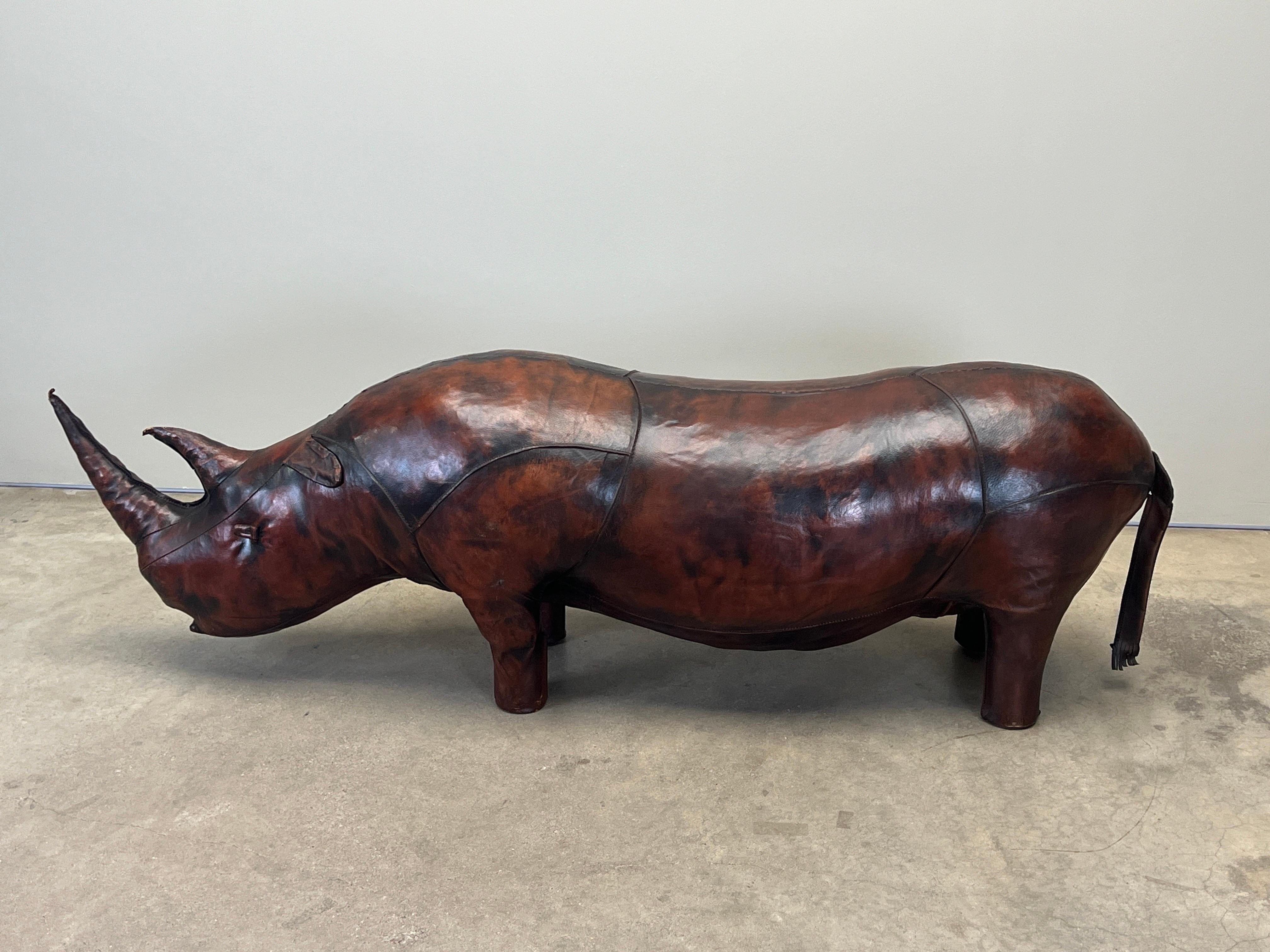 Banco grande de piel de rinoceronte by Valenti en venta 9