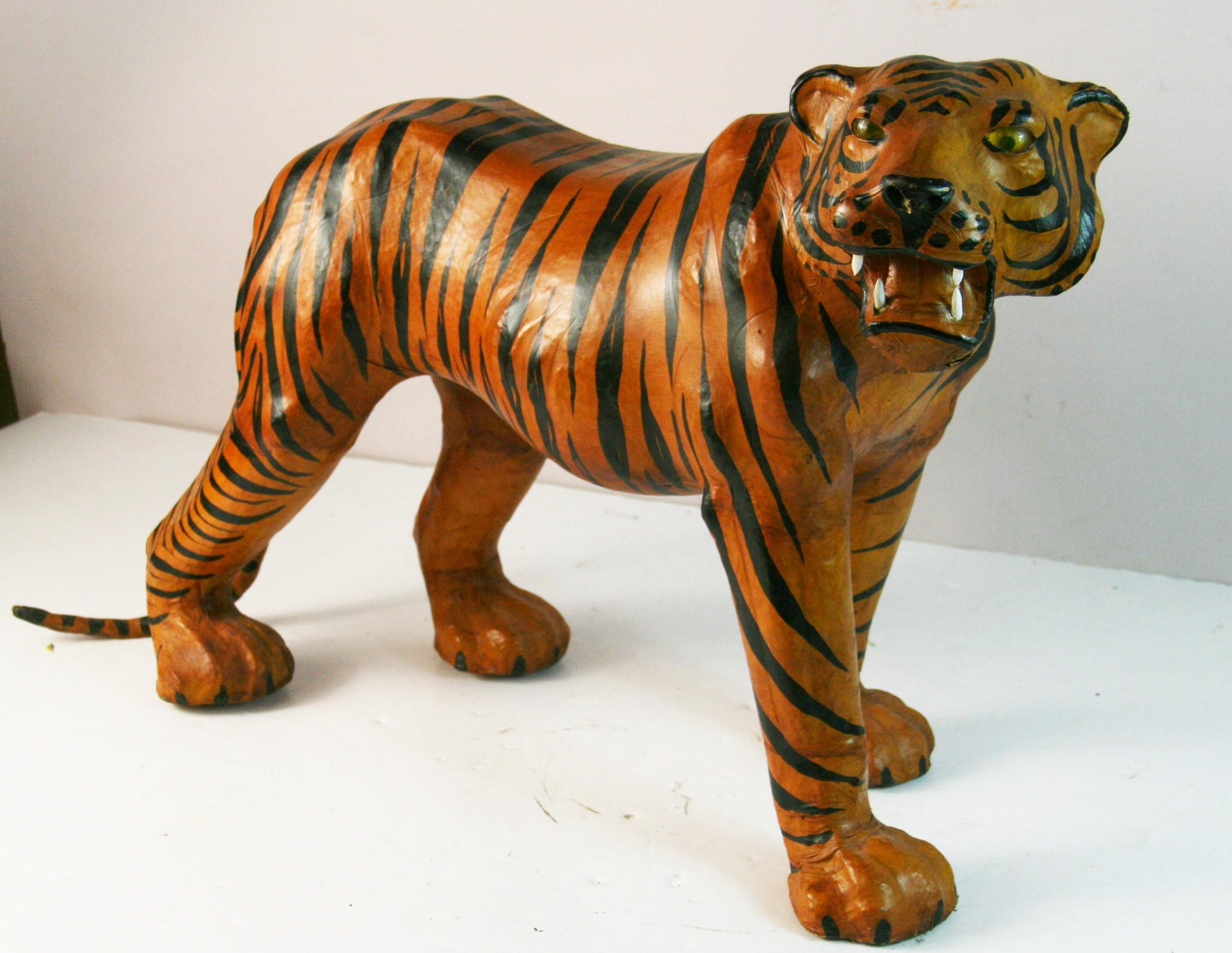 1877 Grande peinture à la main  tigre en cuir 