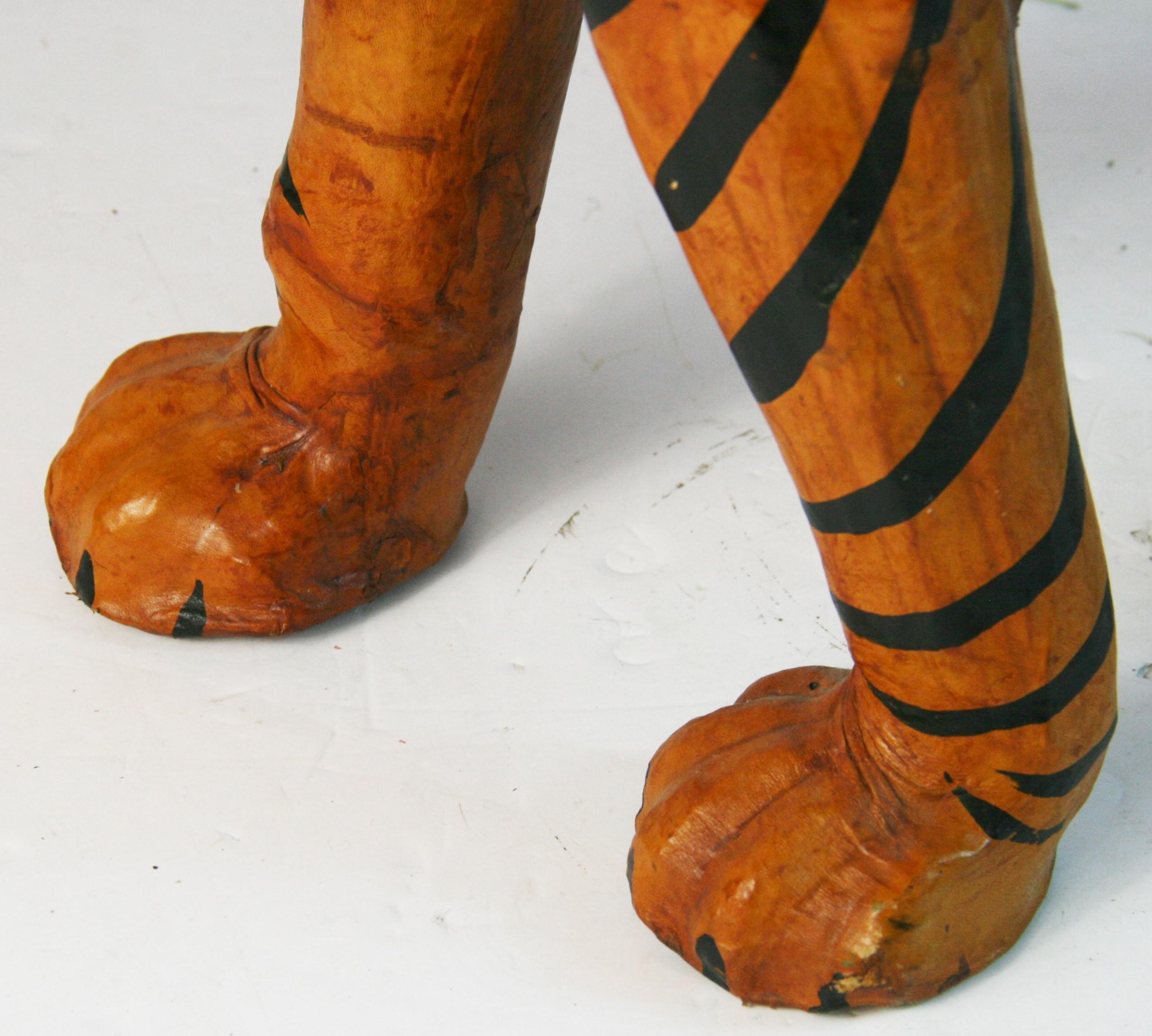 Grande sculpture de tigre en cuir en vente 2