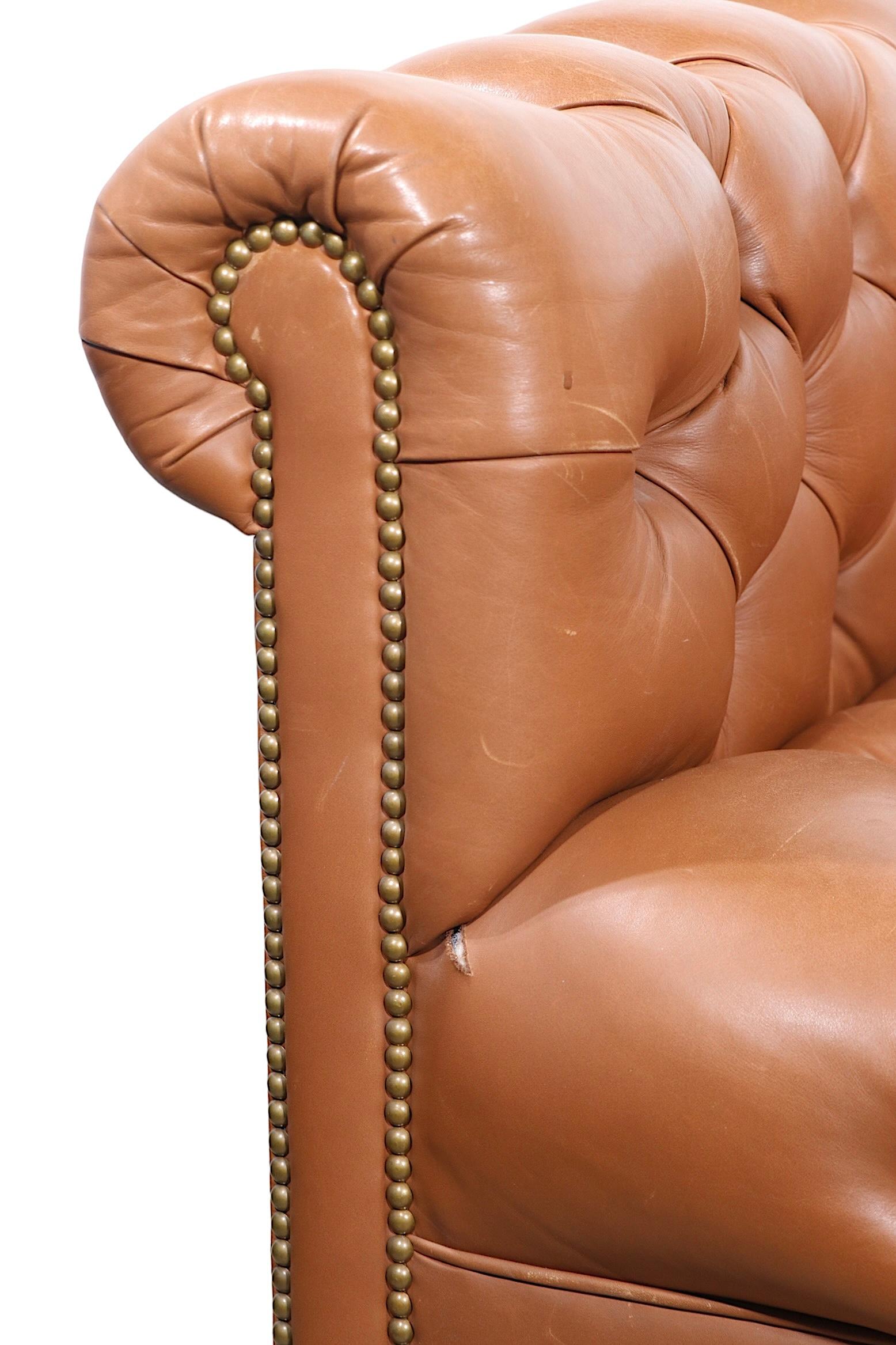 Großes getuftetes Chesterfield-Sofa aus Leder von Cabot Wrenn im Angebot 7