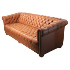 Grand canapé Chesterfield touffeté de cuir de Cabot Wrenn