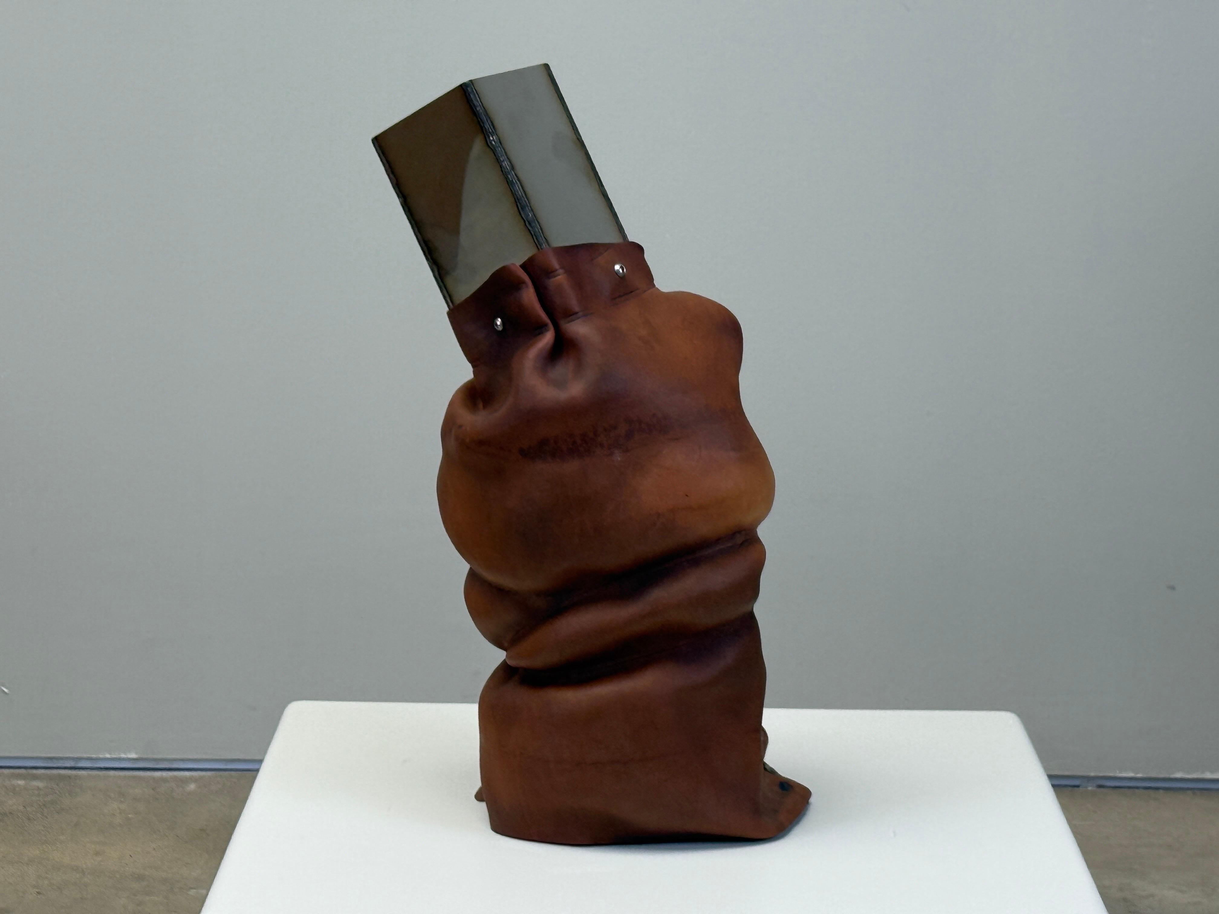 Large Leather Vase by Simon Hasan in vendita 1