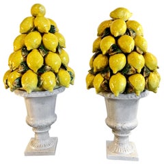 Paire de grandes garnitures ou décorations en forme de citron