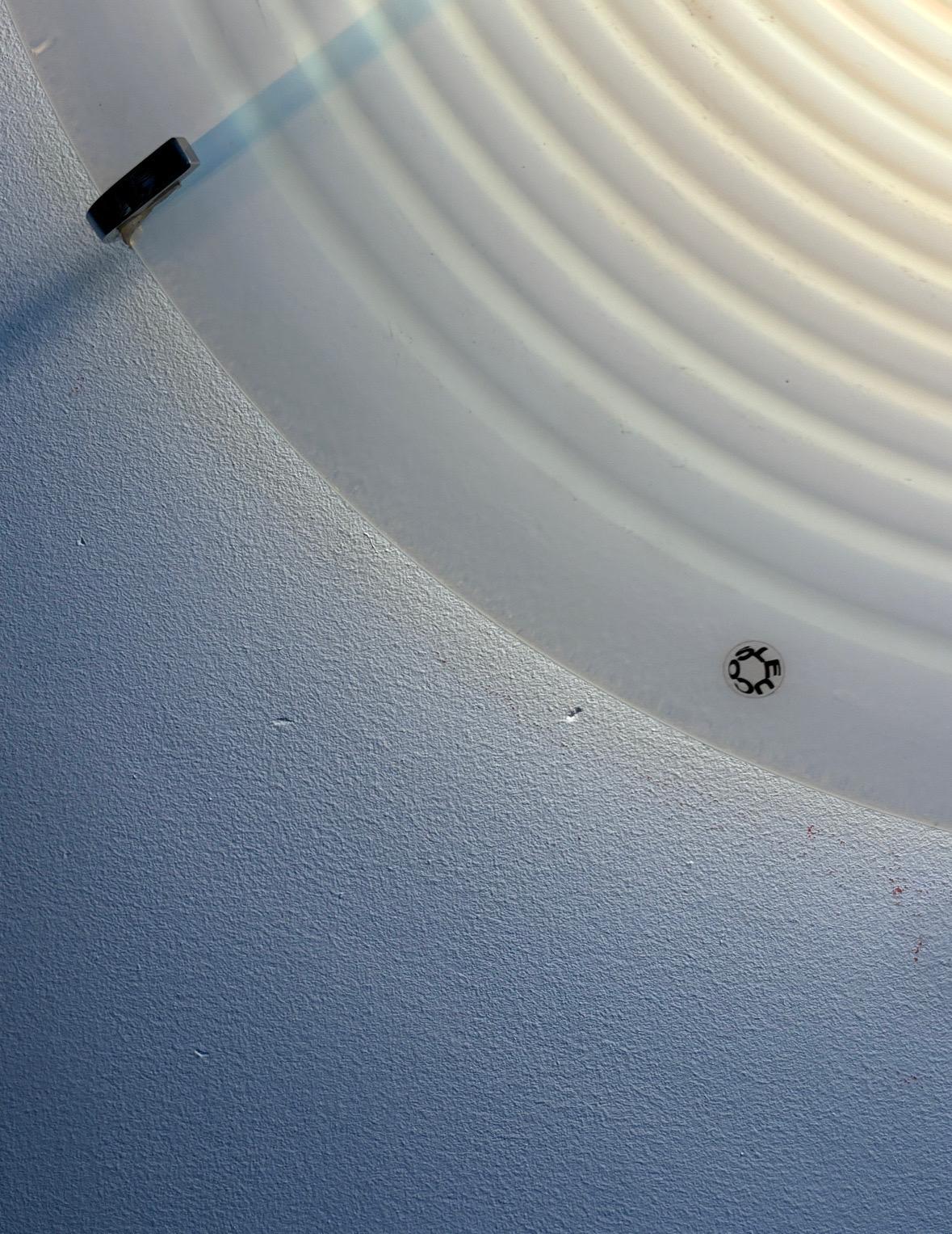 Gran aplique/plafón de cristal sombreado Leucos, años 60 en venta 3