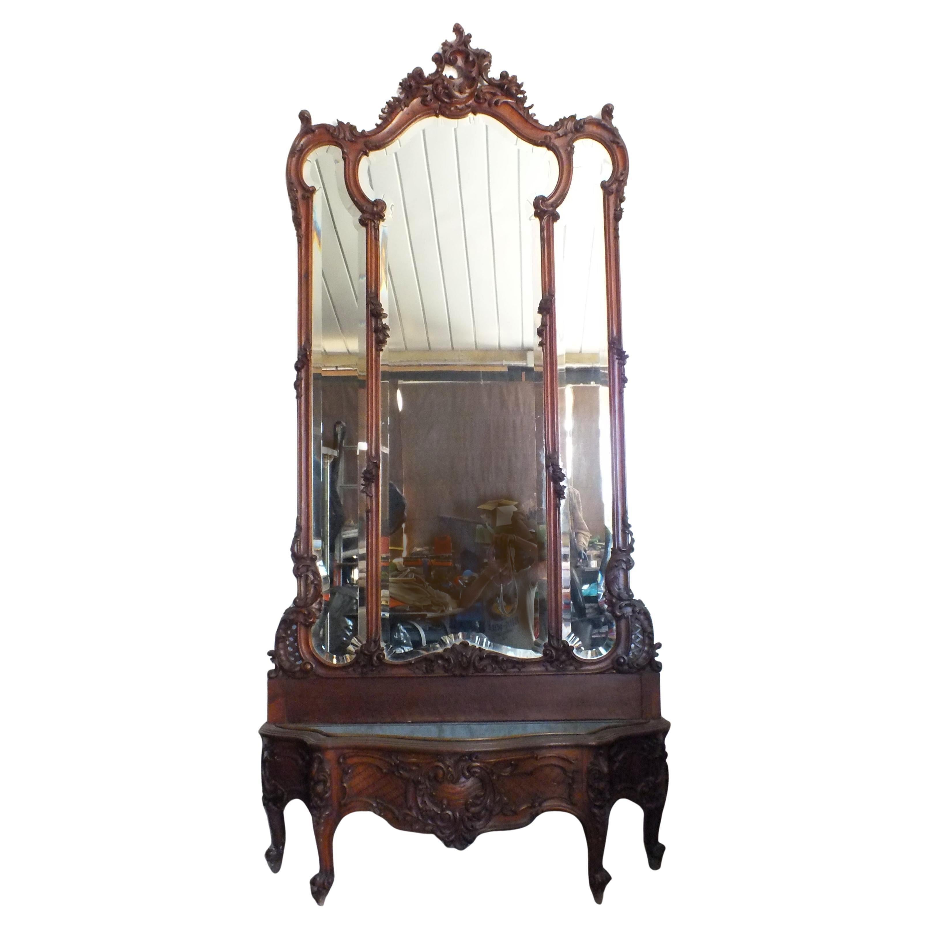 Début du 20ème siècle Grand miroir biseauté mural Art Noveau avec jardinière bois noyer années '900 en vente